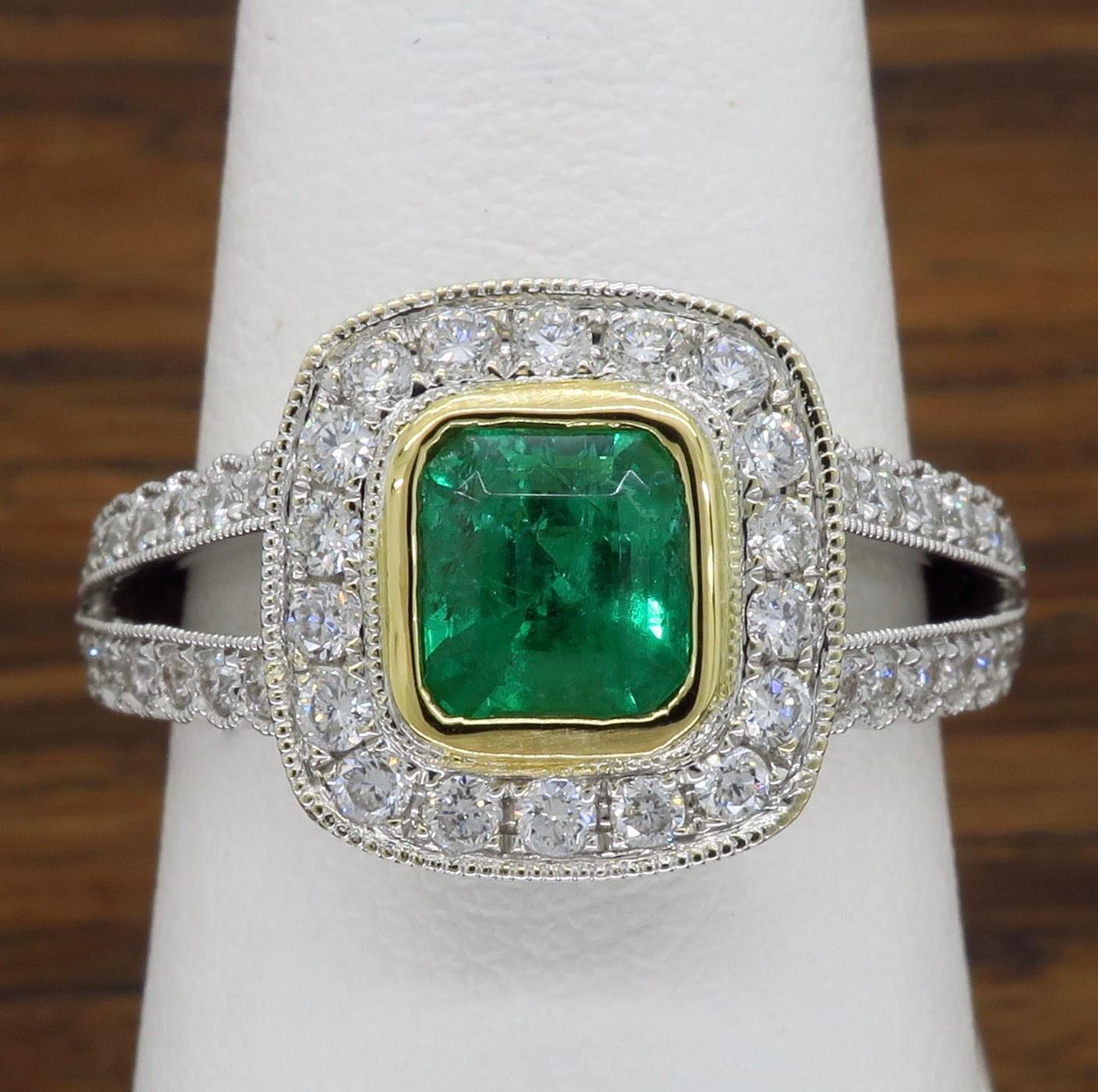 Diamond and Emerald Split Shank Ring in 18 Karat 4
