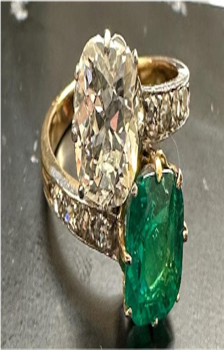 Diamond and Emerald Toi et Moi ring In Excellent Condition In New York, US