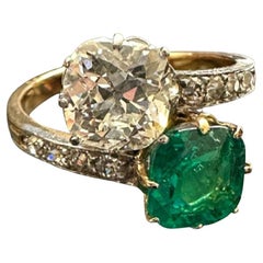 Diamond and Emerald Toi et Moi ring