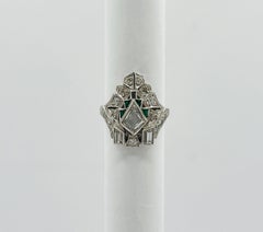 Anillo vintage de diamantes y esmeraldas en platino