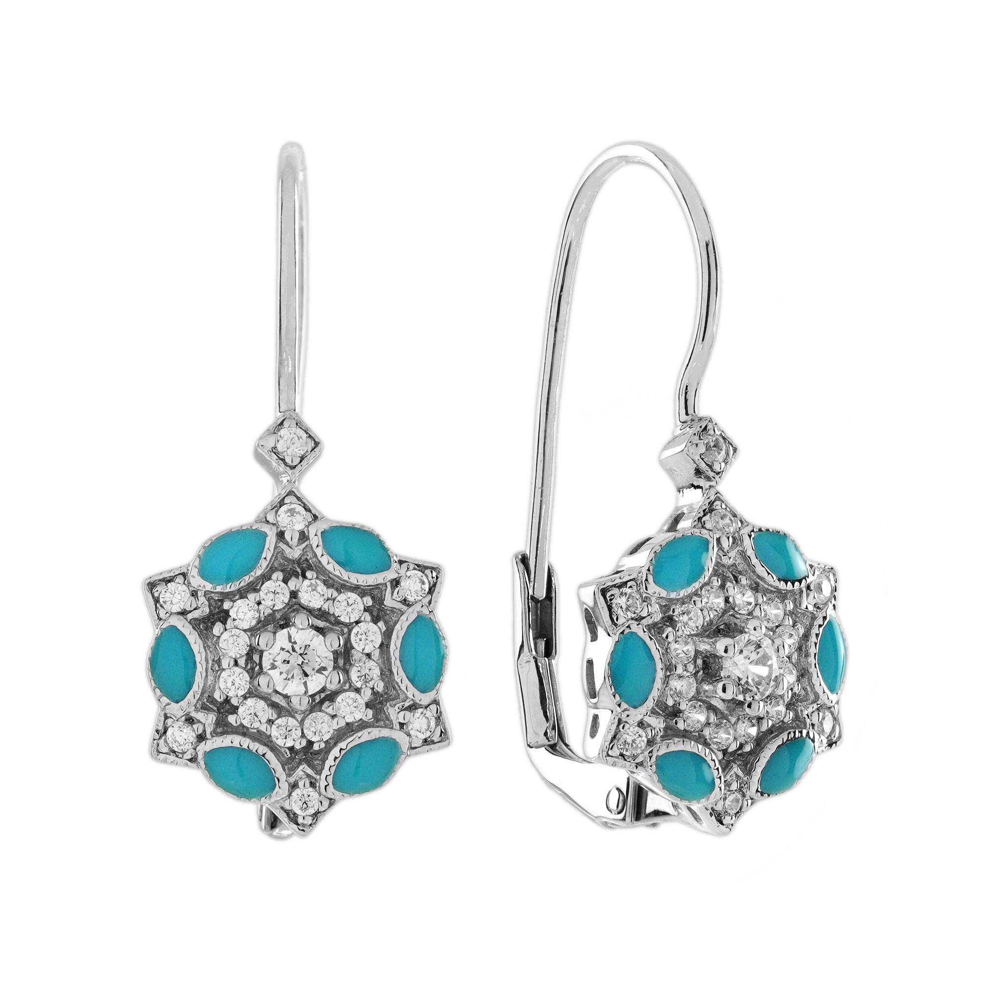 La parure di diamanti e smeraldi in stile Art Déco in oro 14K cattura l'essenza di un fiore in piena fioritura. Caratterizzato da un radioso smeraldo circondato da diamanti abbaglianti, l'intricato design a grappolo floreale evoca la delicata