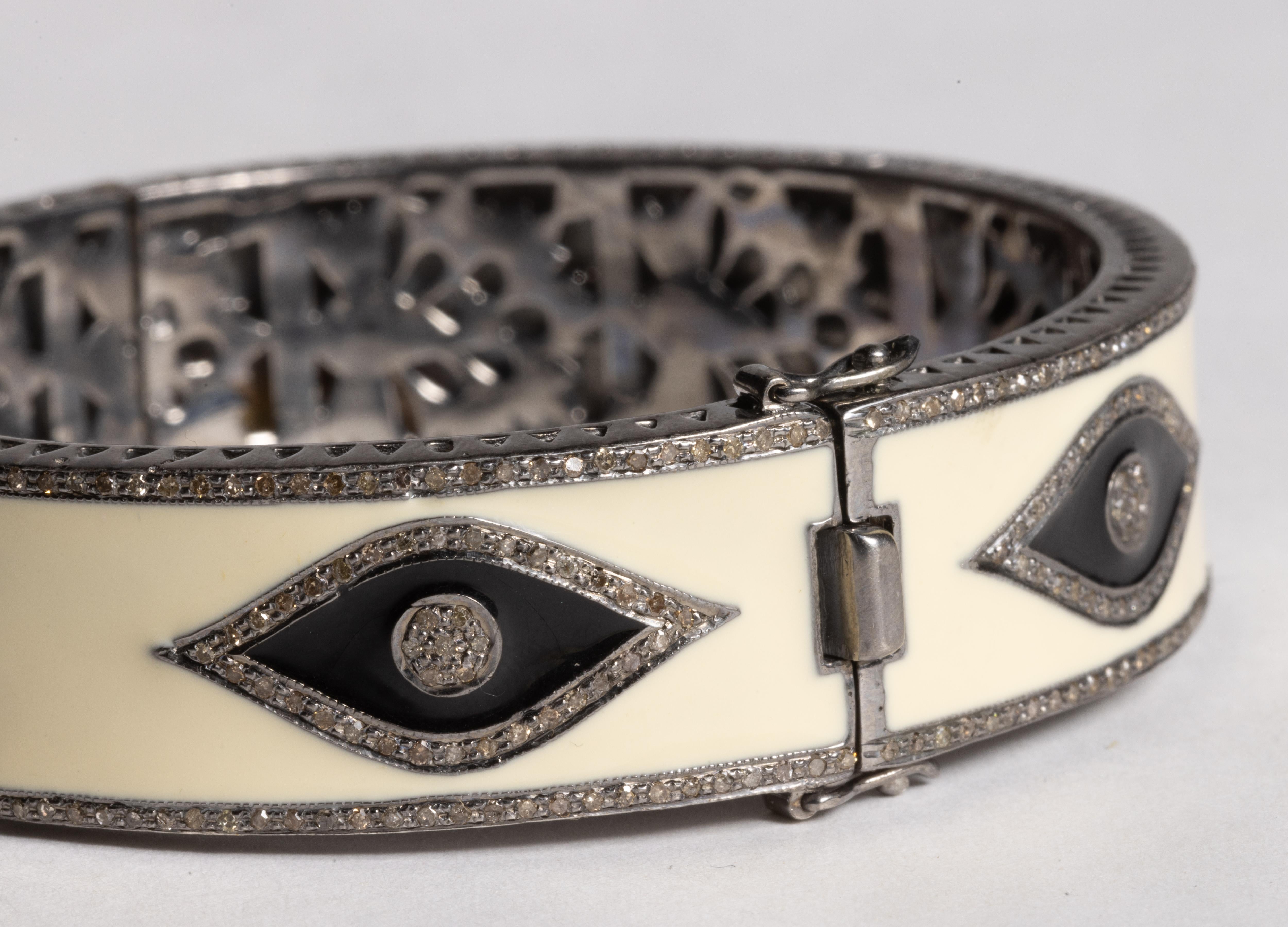 Taille ronde Bracelet jonc Evil Eye en diamants et émail en vente