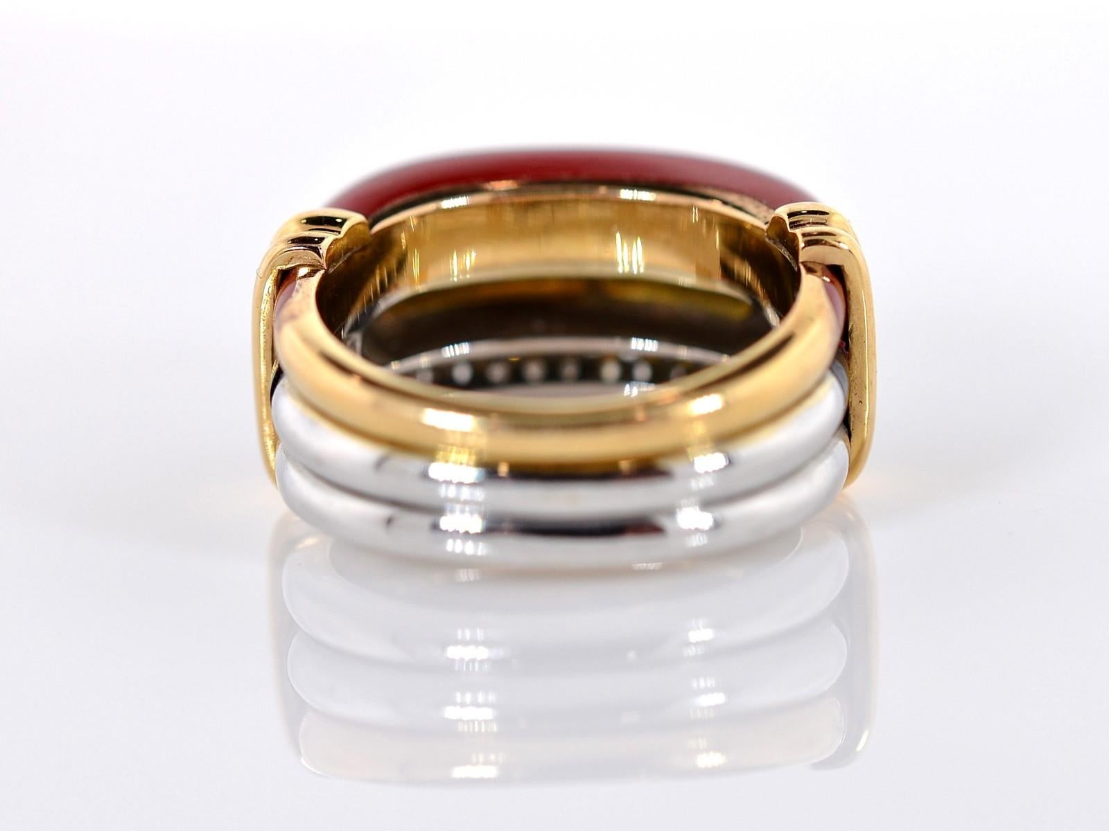 Diamond and Enamel Gold Ring In Good Condition For Sale In Beverly Hills, CA