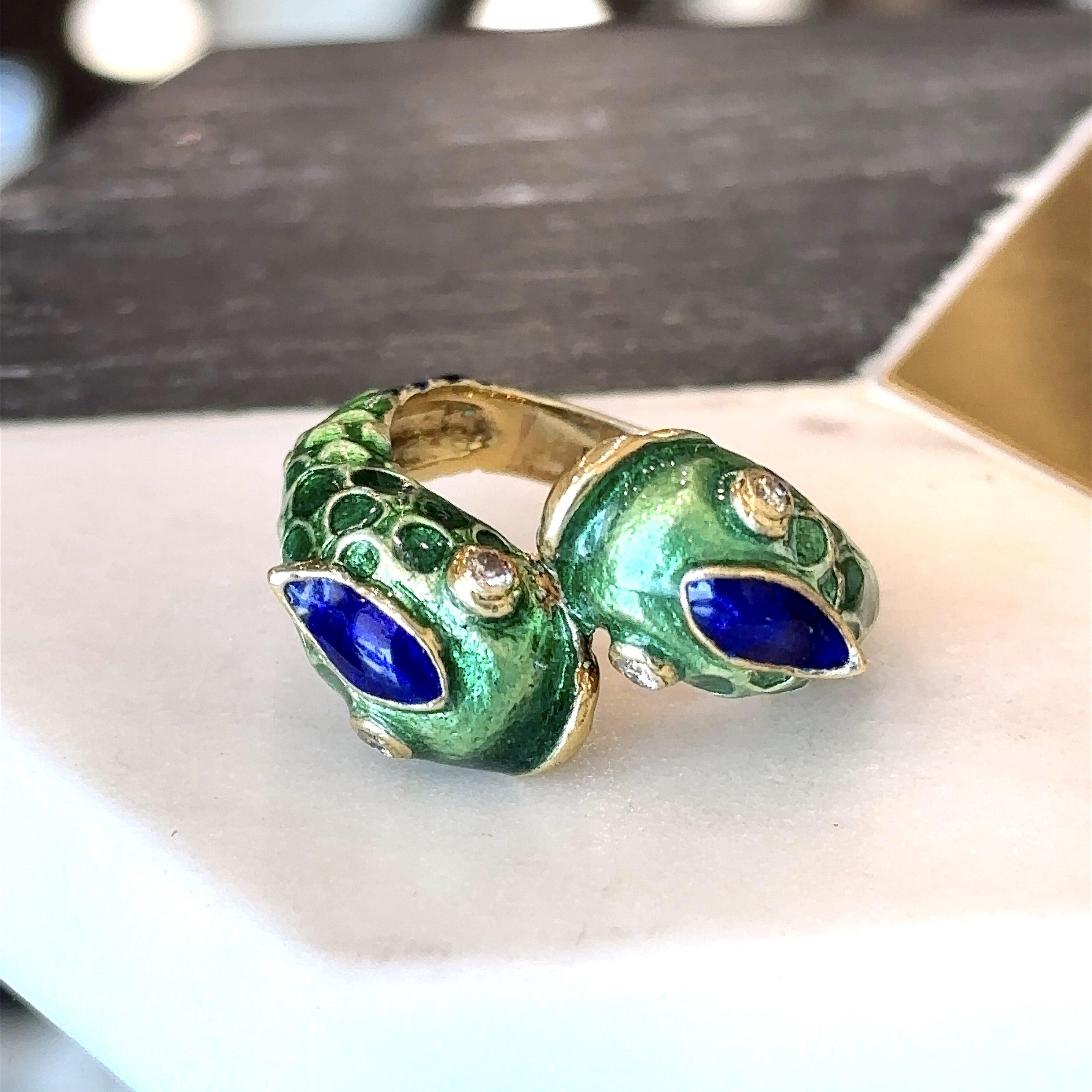 Diamond and Enamel Vintage Fish Ring In Good Condition In Los Angeles, CA