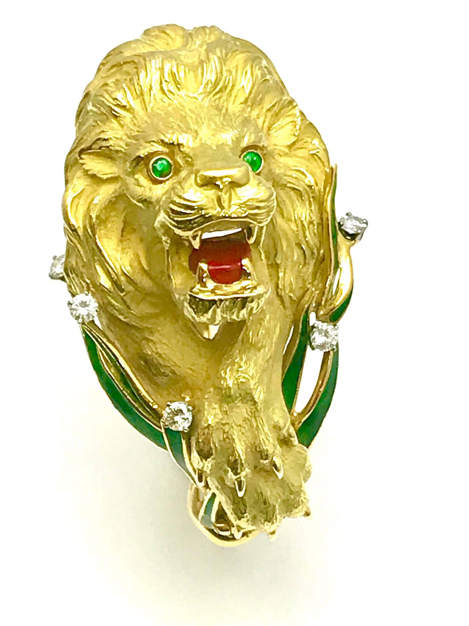 Retro Diamond and Enamel Yellow Gold Lion Bangle Bracelet
