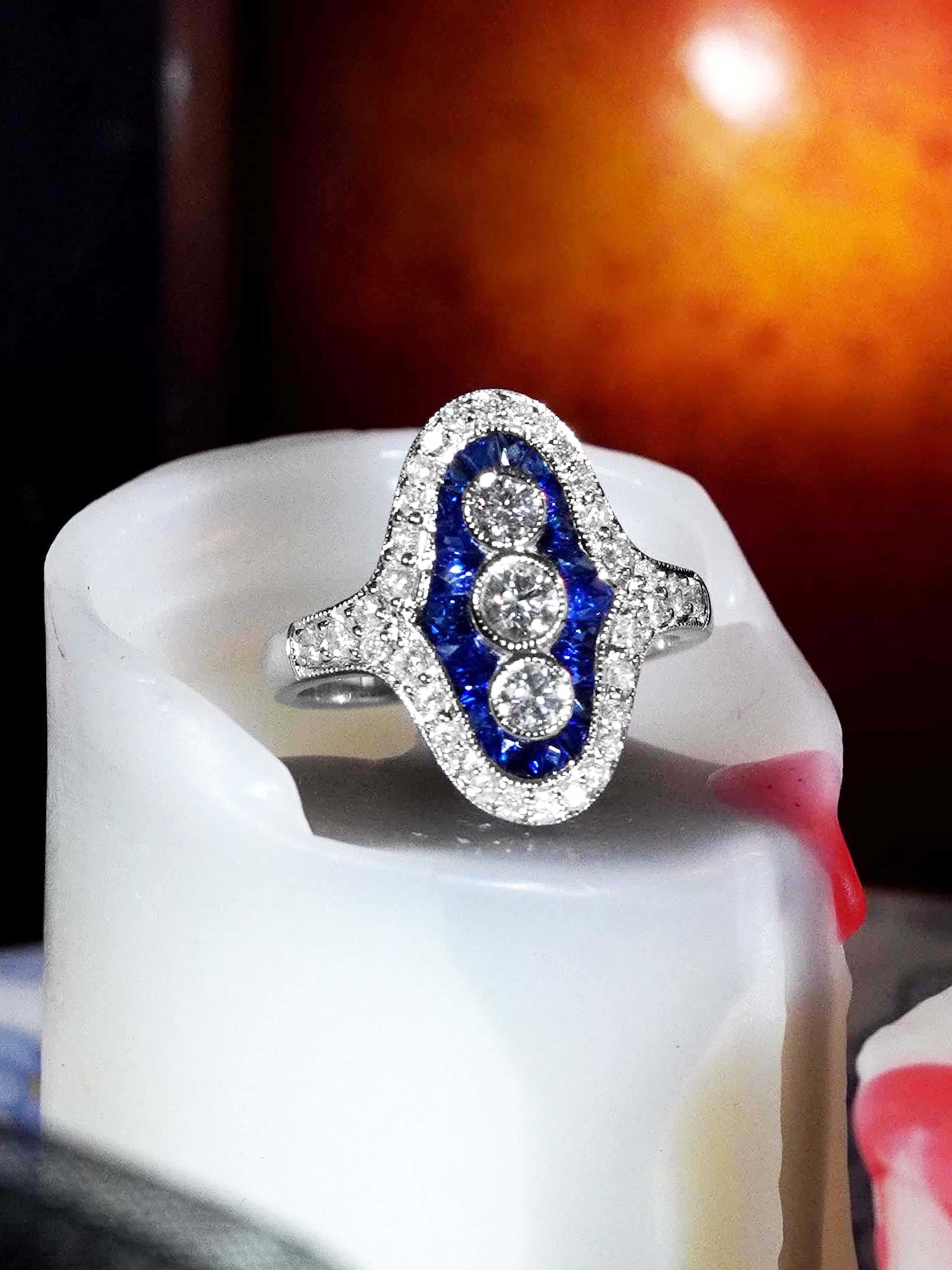 Dreistein-Dinner-Ring mit Diamant und Saphir im französischen Schliff aus 18K Weißgold Damen im Angebot