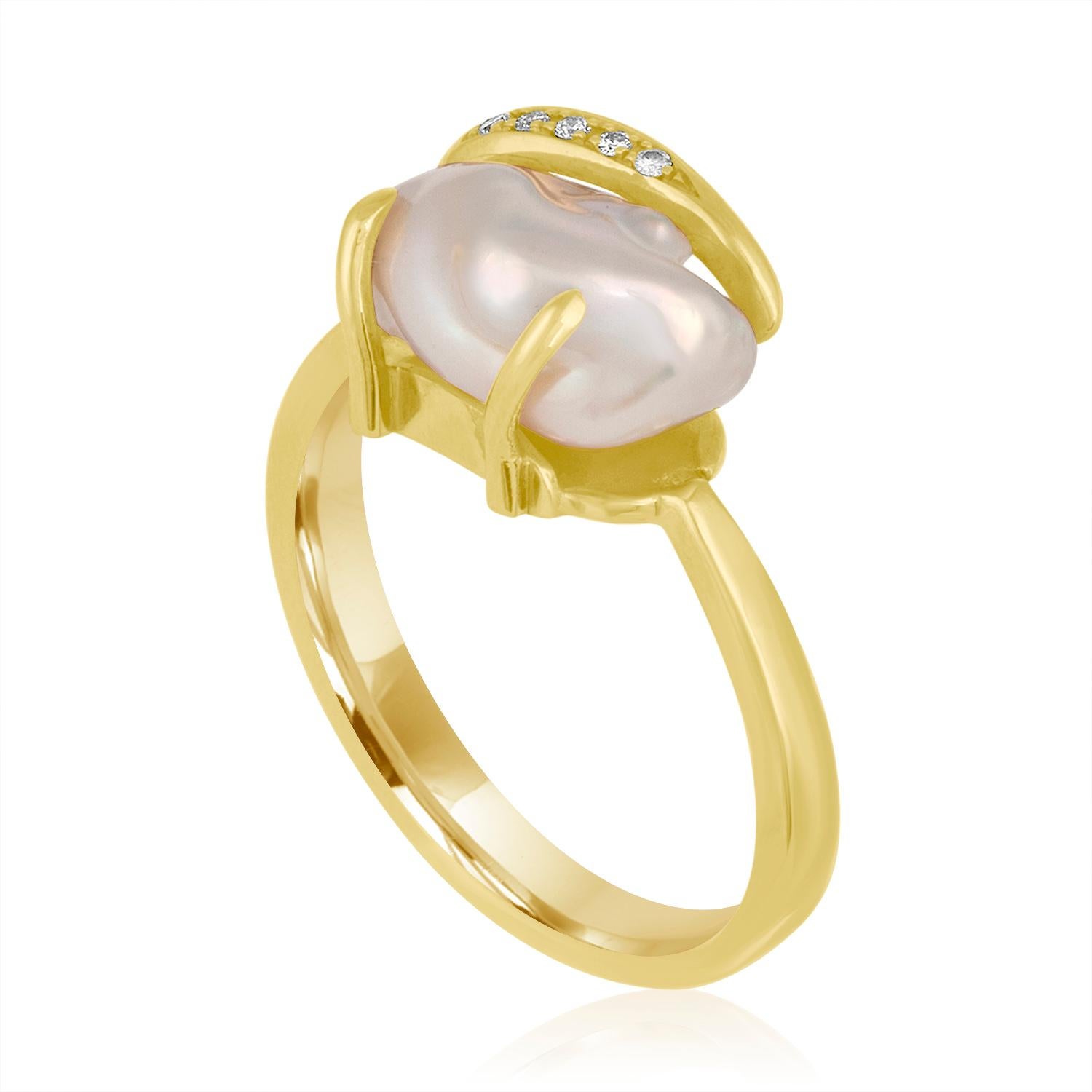 The ring is 18K Yellow Gold
There are 0.04 Carats in Diamonds G VS
The baroque pearl is 12.73mm x 8.00mm Freshwater Cultured
The ring is a size 7, sizable
The ring weighs 5.3 grams
We can resize free of charge, the ring becomes final sale, no