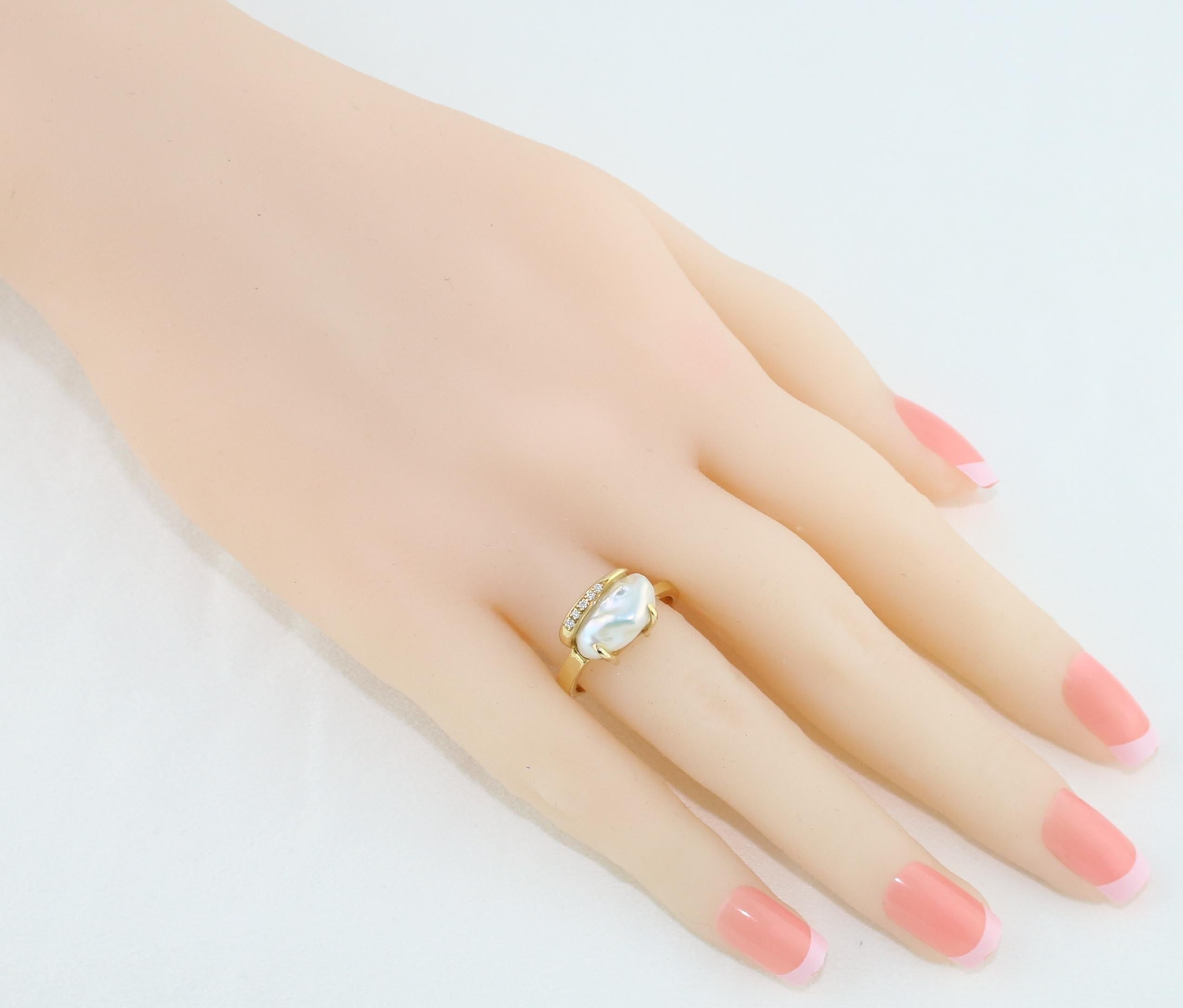 Contemporary Diamond and Freshwater Cultured Baroque Pearl Gold Ring For Sale