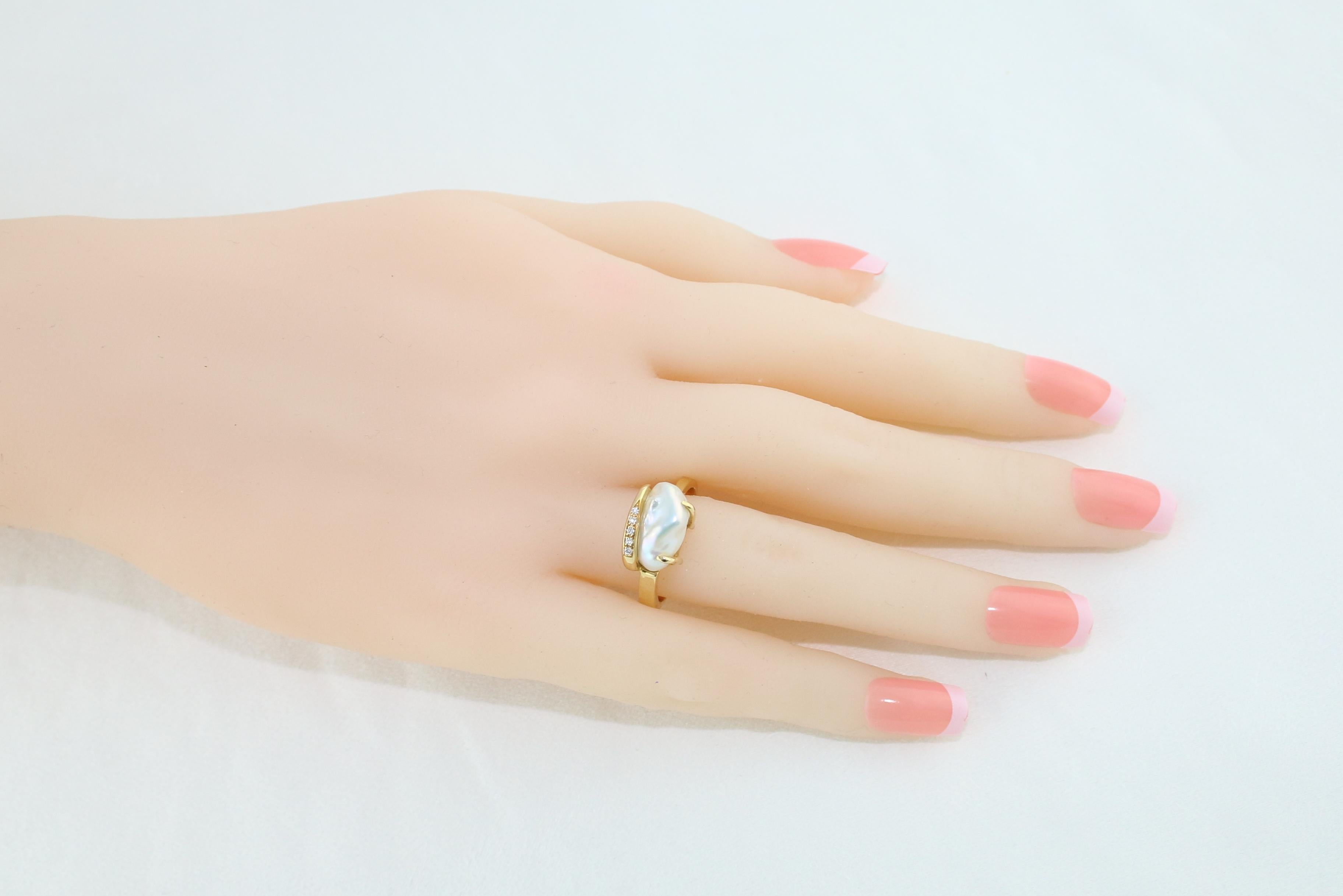 Round Cut Diamond and Freshwater Cultured Baroque Pearl Gold Ring For Sale