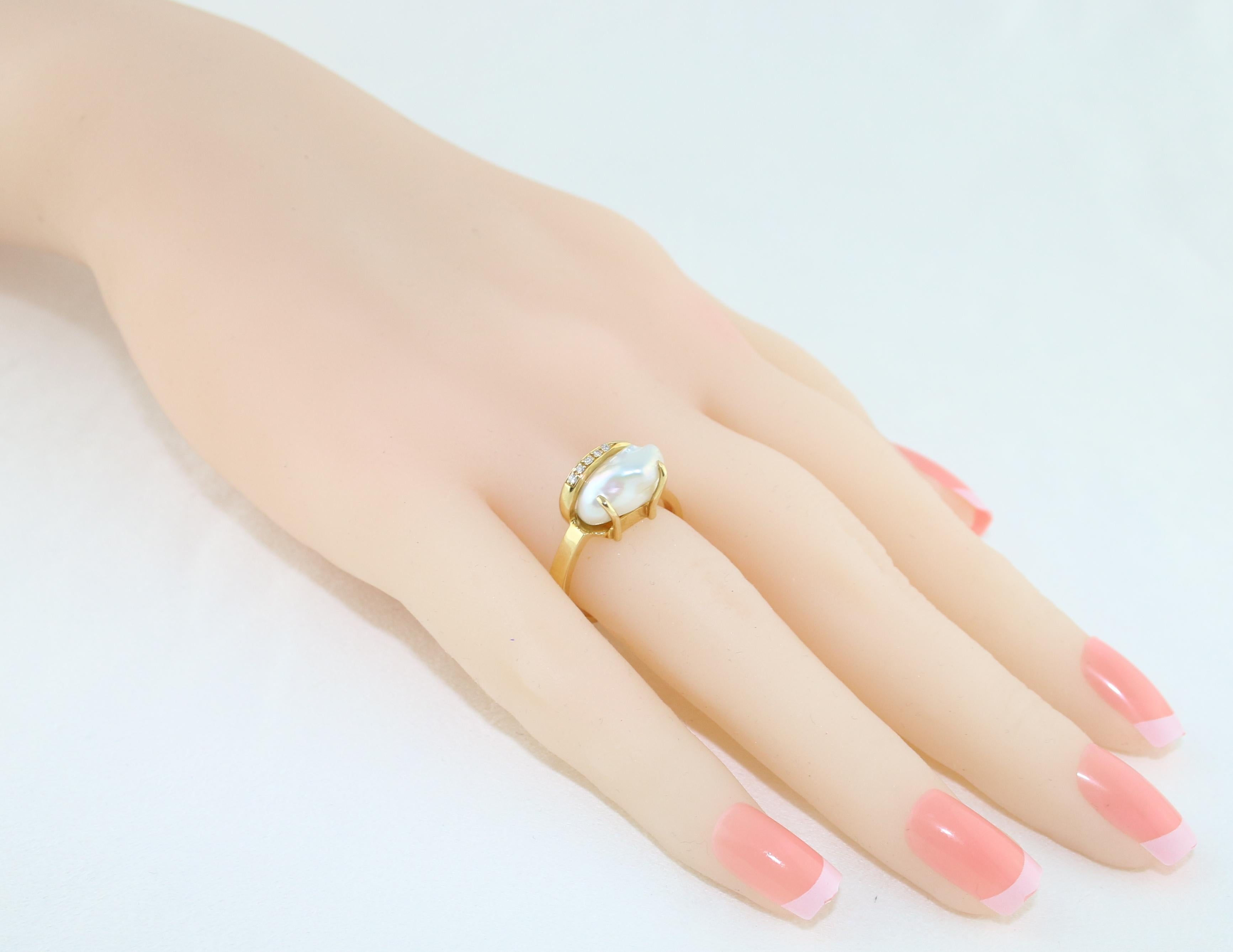 Diamond and Freshwater Cultured Baroque Pearl Gold Ring In New Condition For Sale In New York, NY