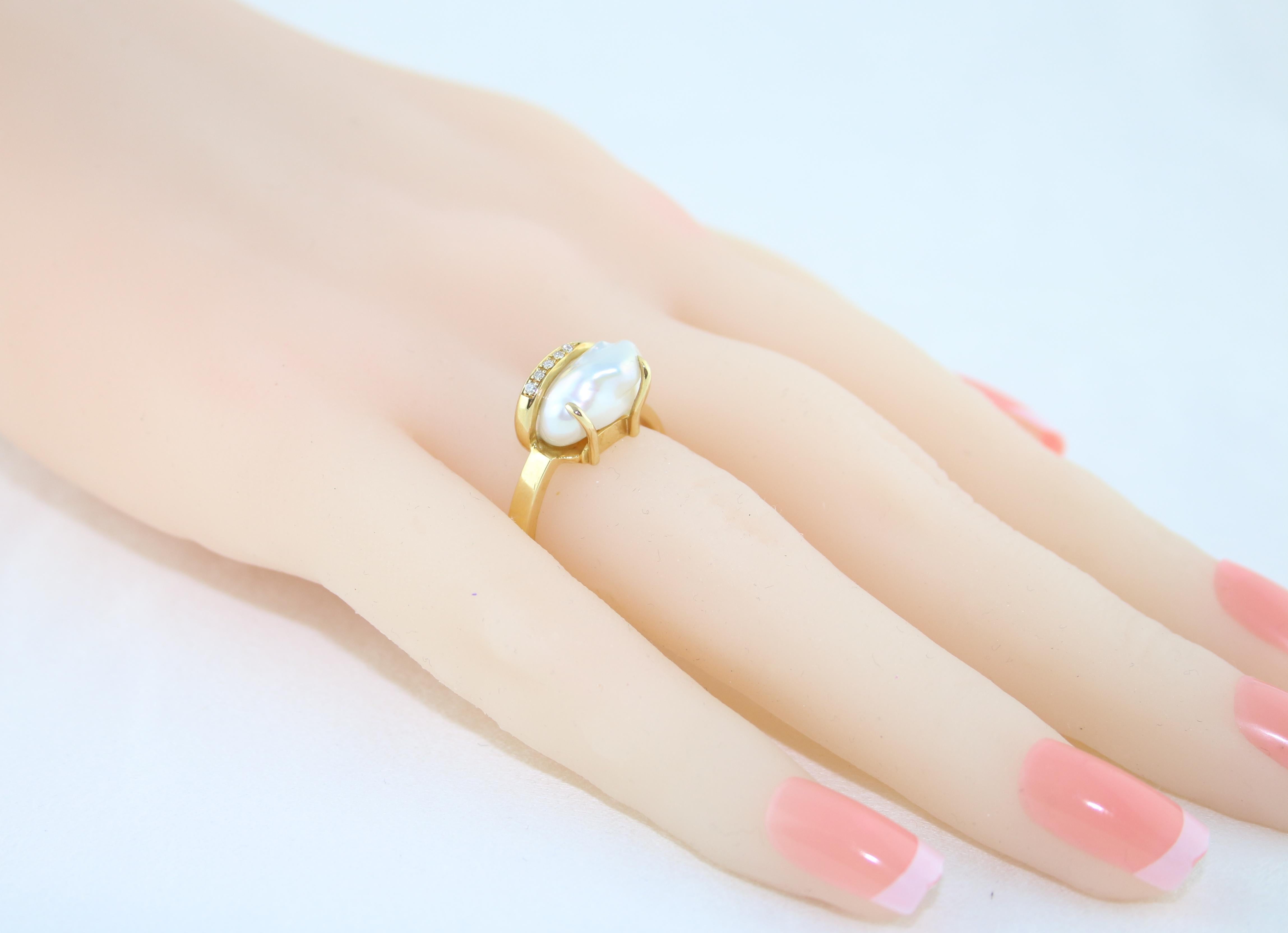 Diamond and Freshwater Cultured Baroque Pearl Gold Ring For Sale 1