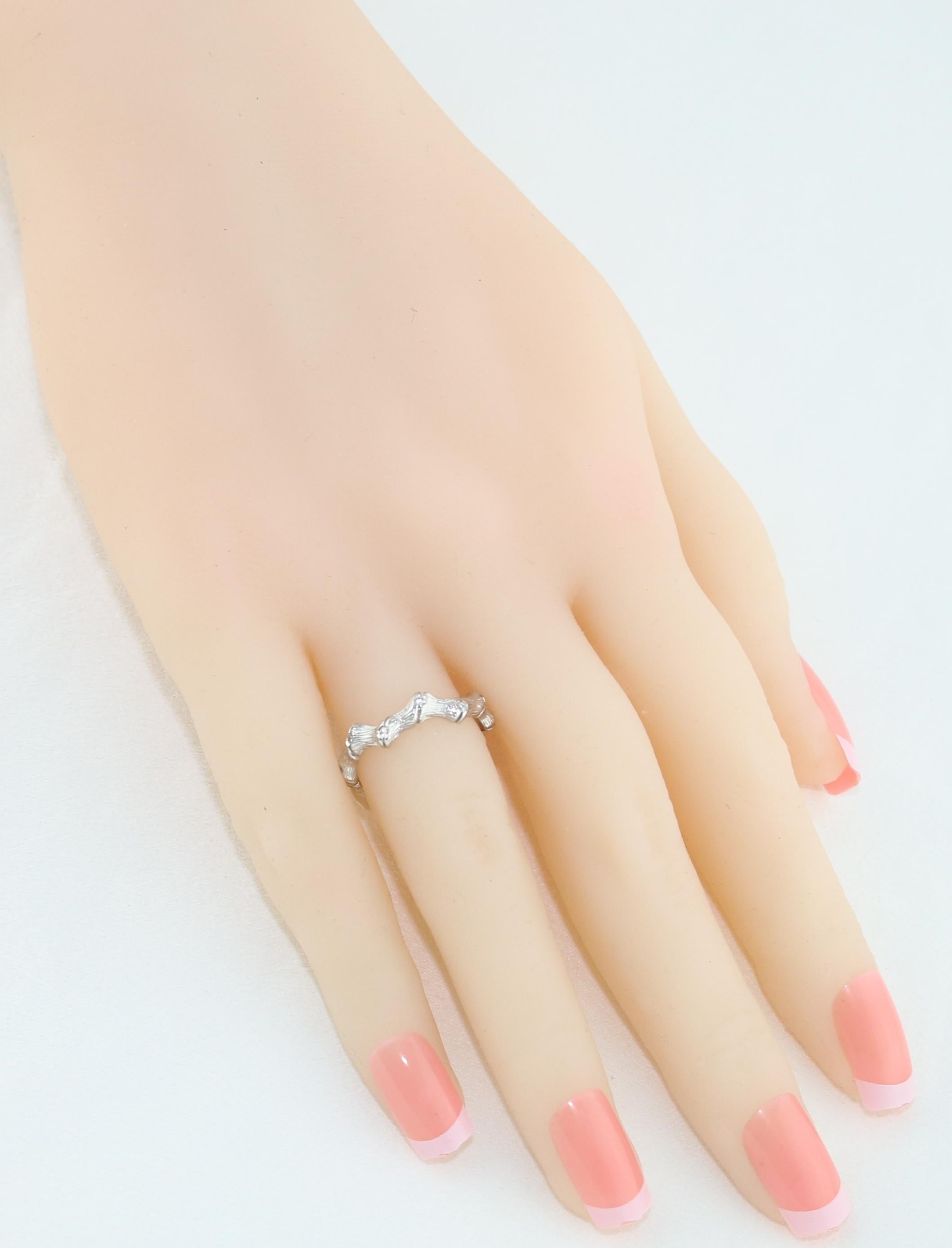Diamond and Gold Bamboo Band Ring In New Condition For Sale In New York, NY