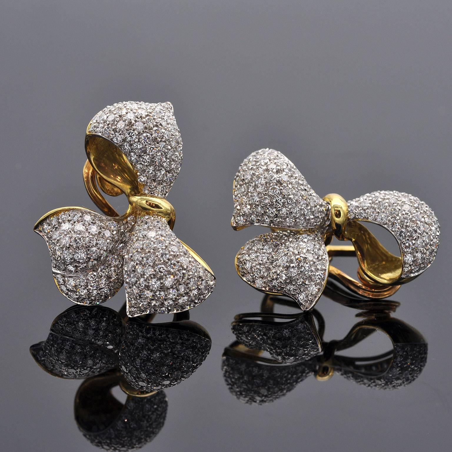 Modern Diamond and Gold Bow Earrings and Ring Set For Sale