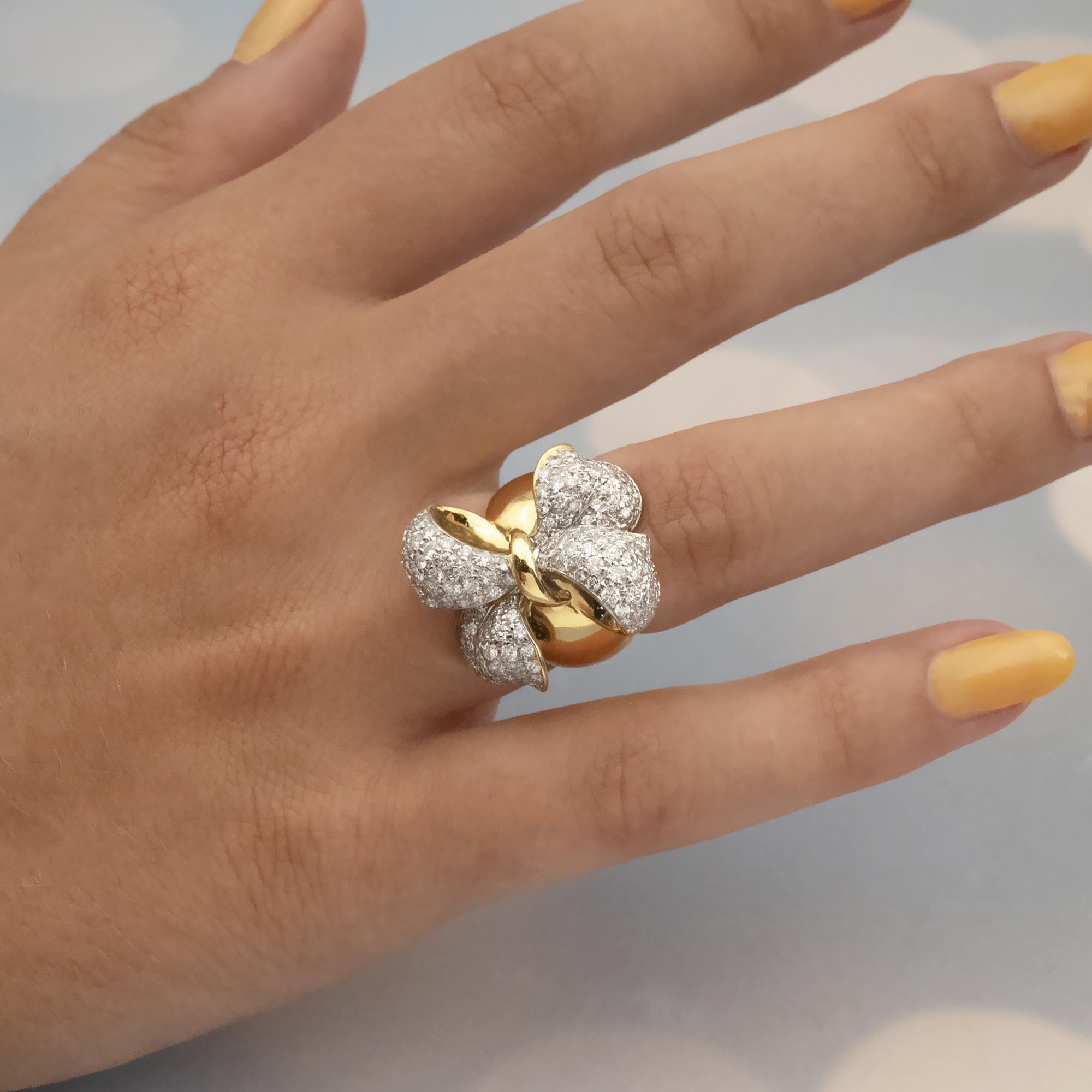 Anello con fiocco in oro e diamanti In condizioni Nuovo in vendita a Monte Carlo, MC