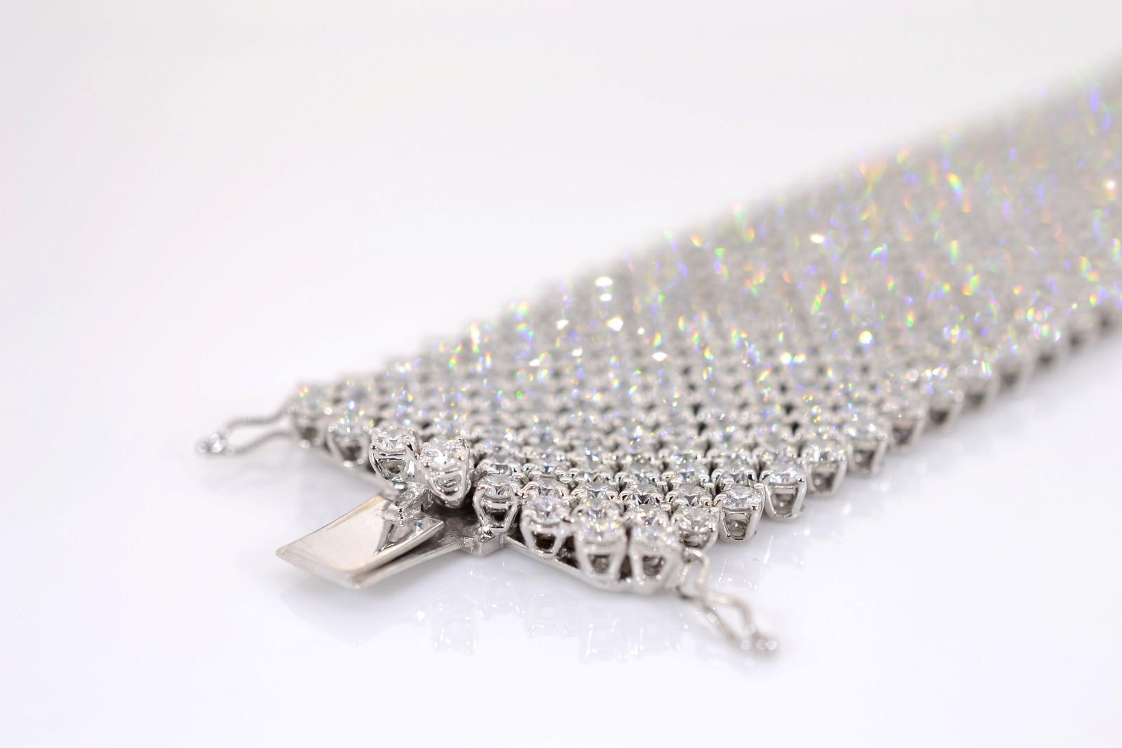 Diamond Gold Mesh Bracelet In New Condition In Beverly Hills, CA