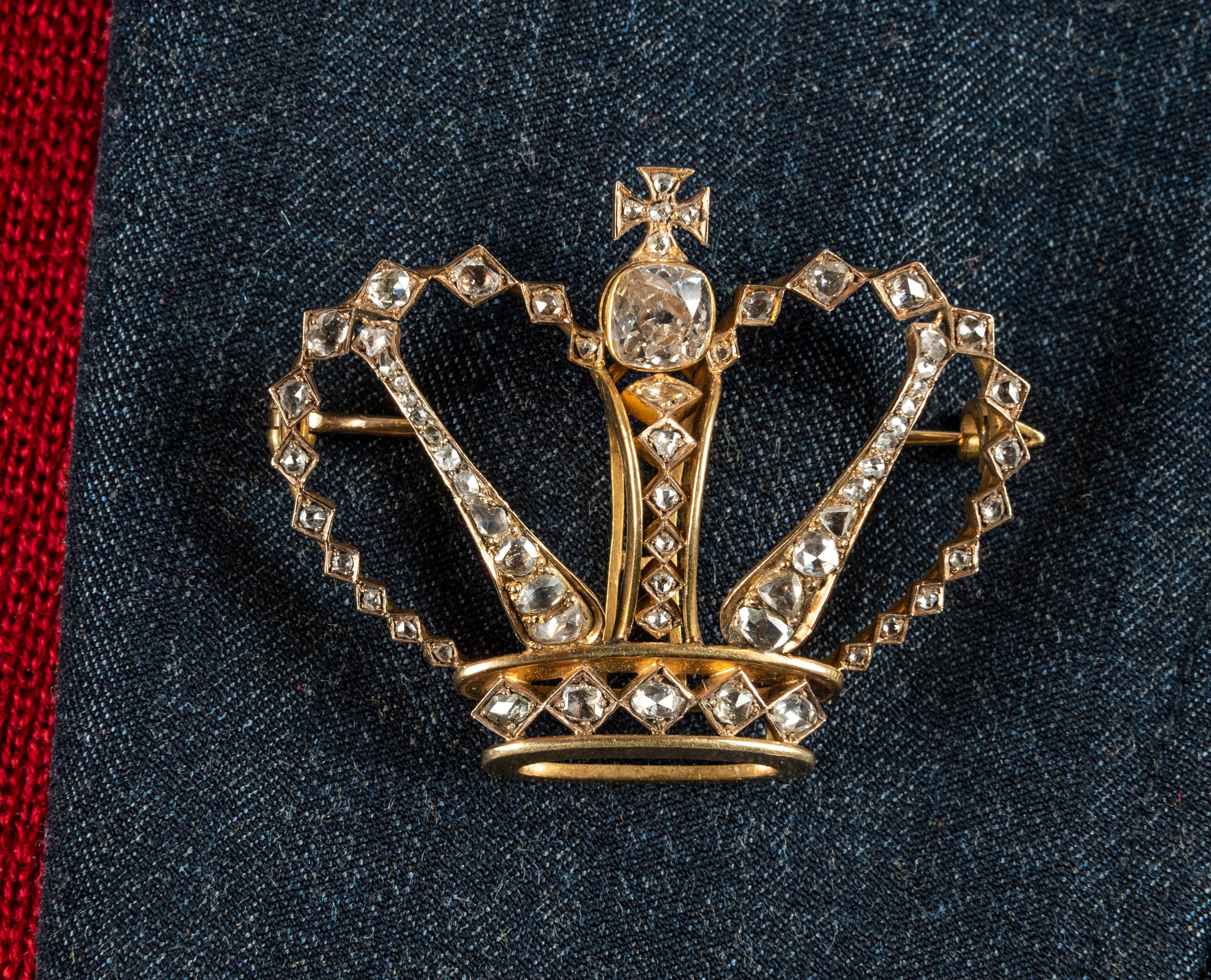 Diamond and Gold Crown Pin, 19th Century In Good Condition For Sale In St. Catharines, ON