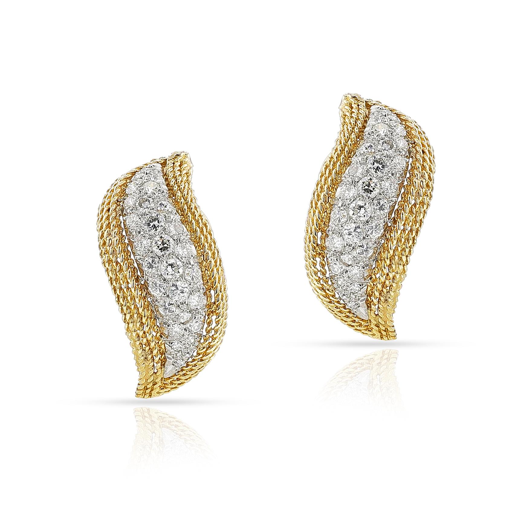 Round Cut Diamond and Gold Earrings, 18k For Sale