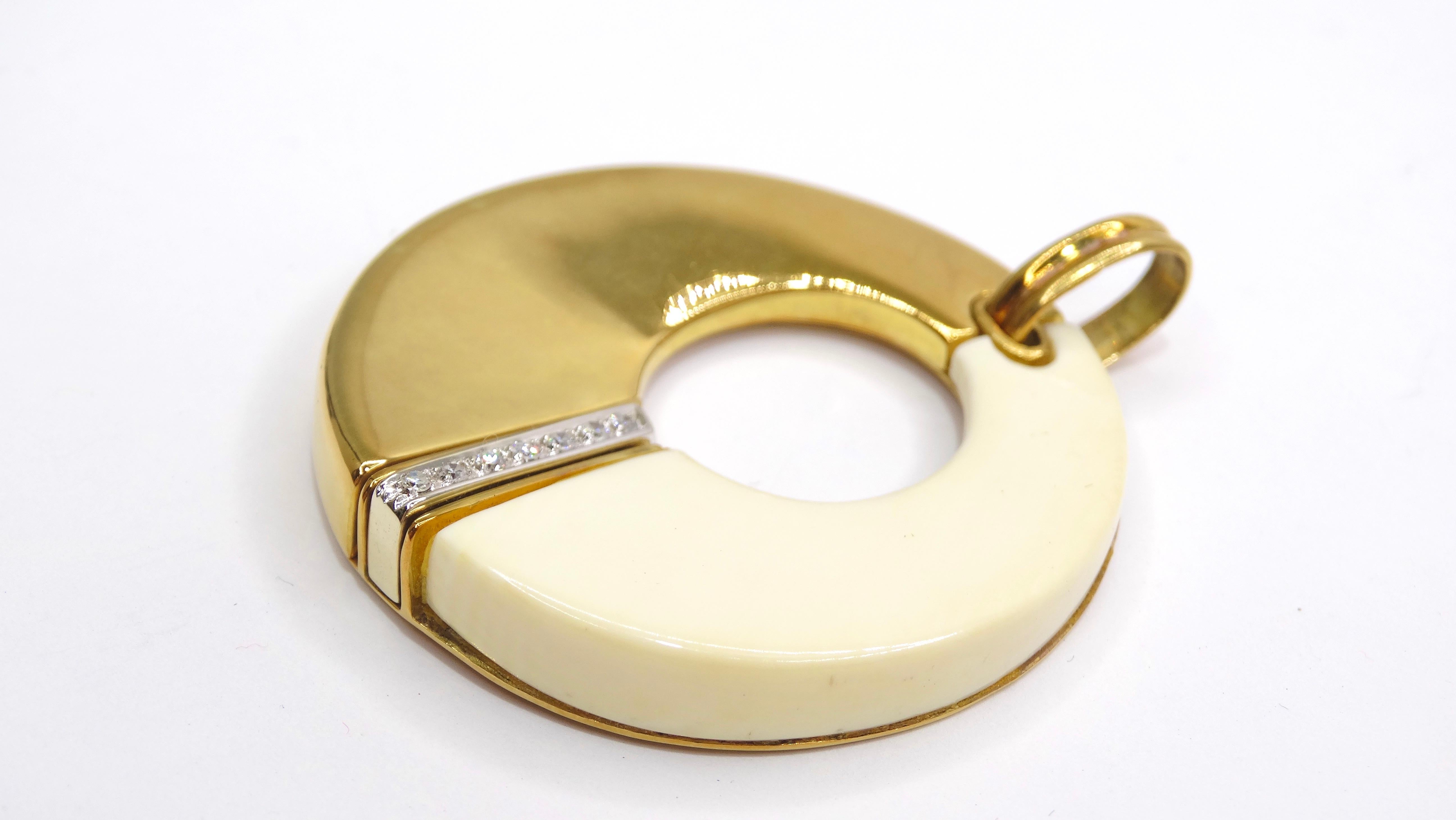 Taille ronde Grand pendentif bicolore en or et diamants en vente