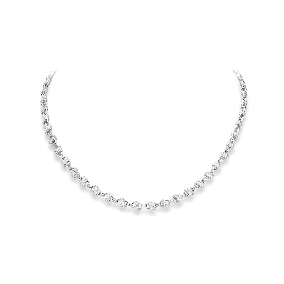 Taglio rotondo Collana con diamanti e oro in vendita