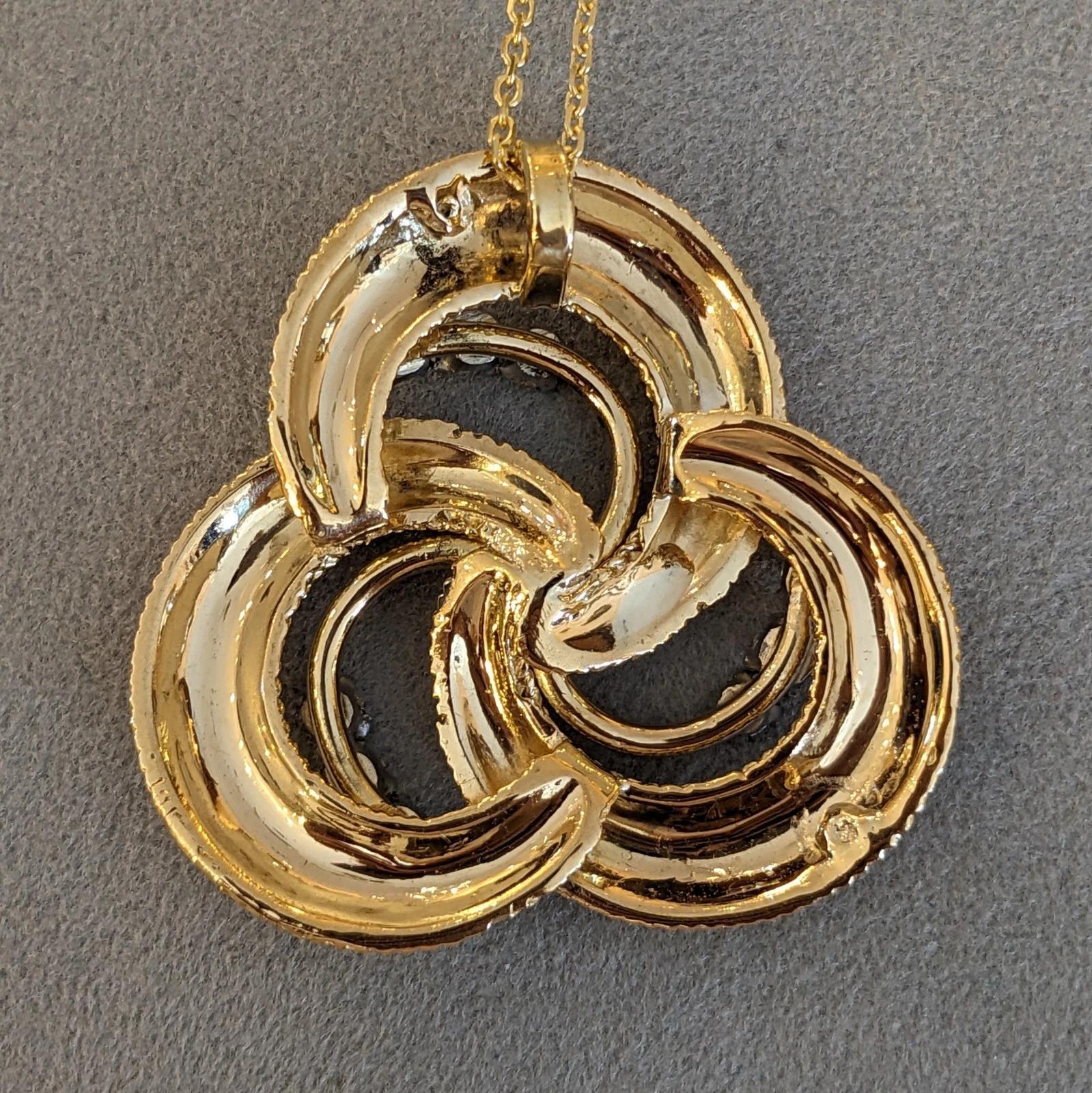 Diamant und Gold Triskele Anhänger Halskette in 18k /14k Gelbgold Damen im Angebot