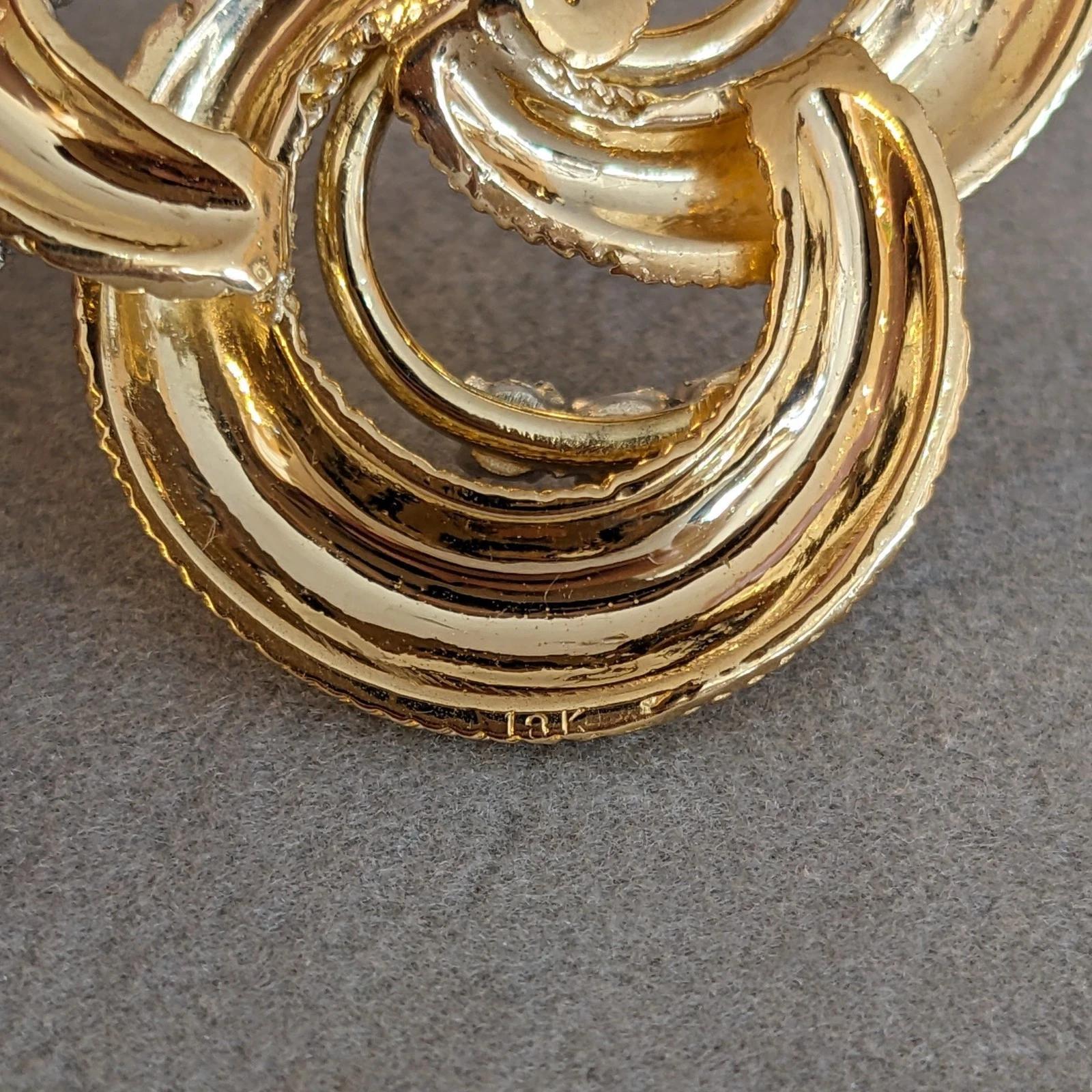 Diamant und Gold Triskele Anhänger Halskette in 18k /14k Gelbgold im Angebot 1