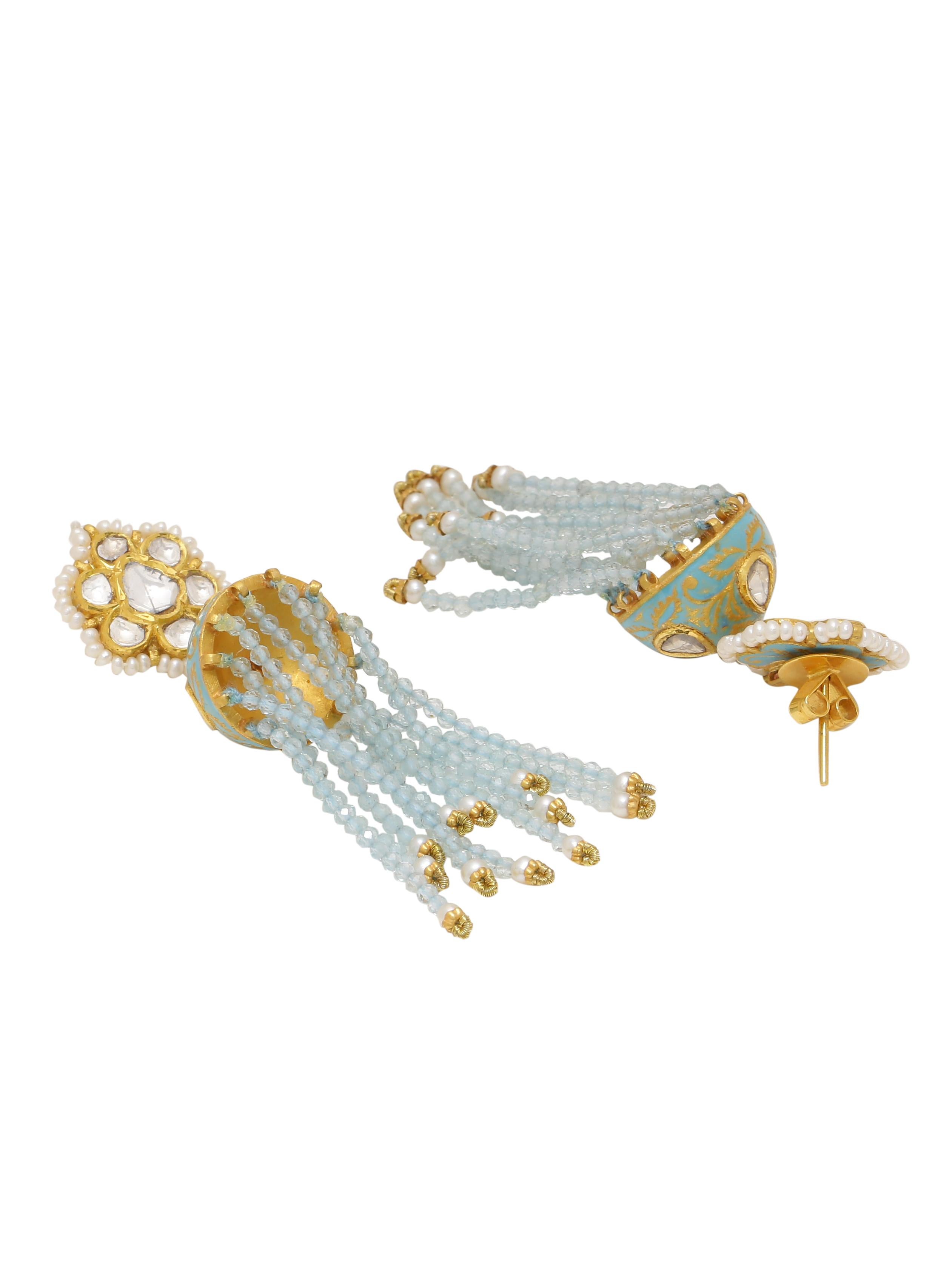 A pair of beautiful earrings with Flat diamonds known as 