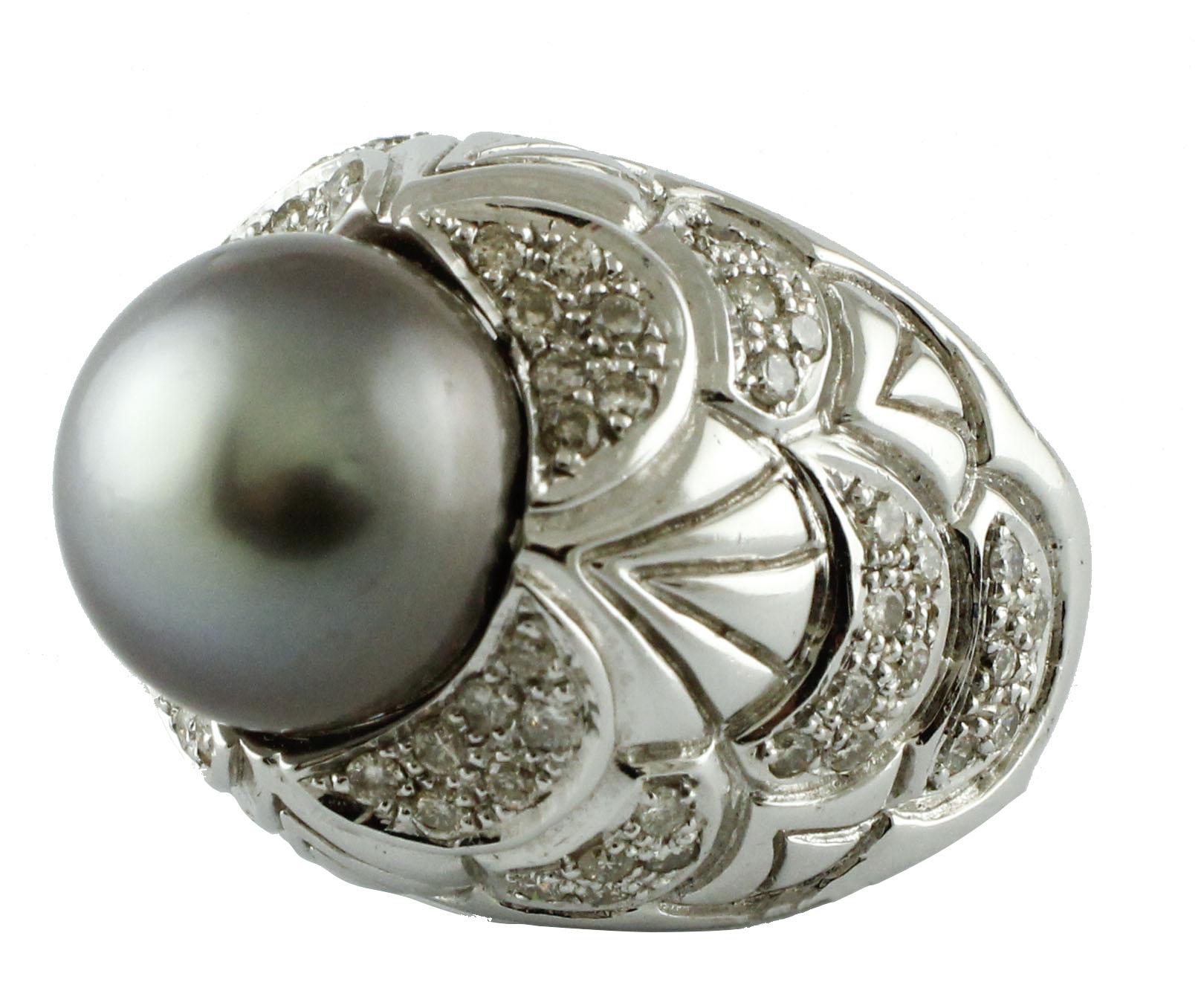 Cluster-Ring aus 14 Karat Weißgold mit grauen Perlen und Diamanten. (Retro) im Angebot