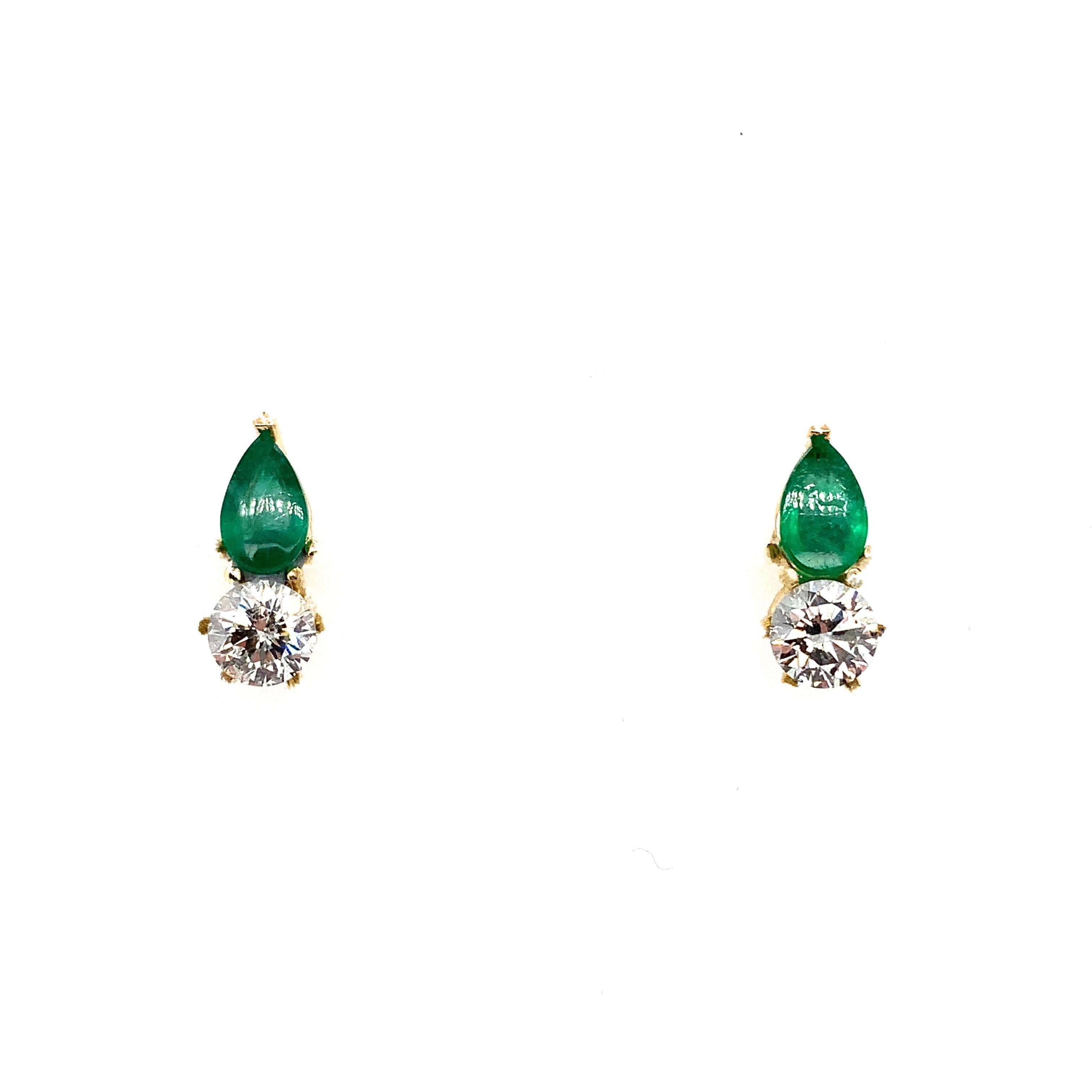 2.12ct Diamond and green emerald art deco stud earrings 18k yellow gold.
Beautiful art deco style stud earrings composed of green emerald and round diamonds in 18k yellow gold.
Colombian green emerald pear shaped cabochon, natural untreated gemstone