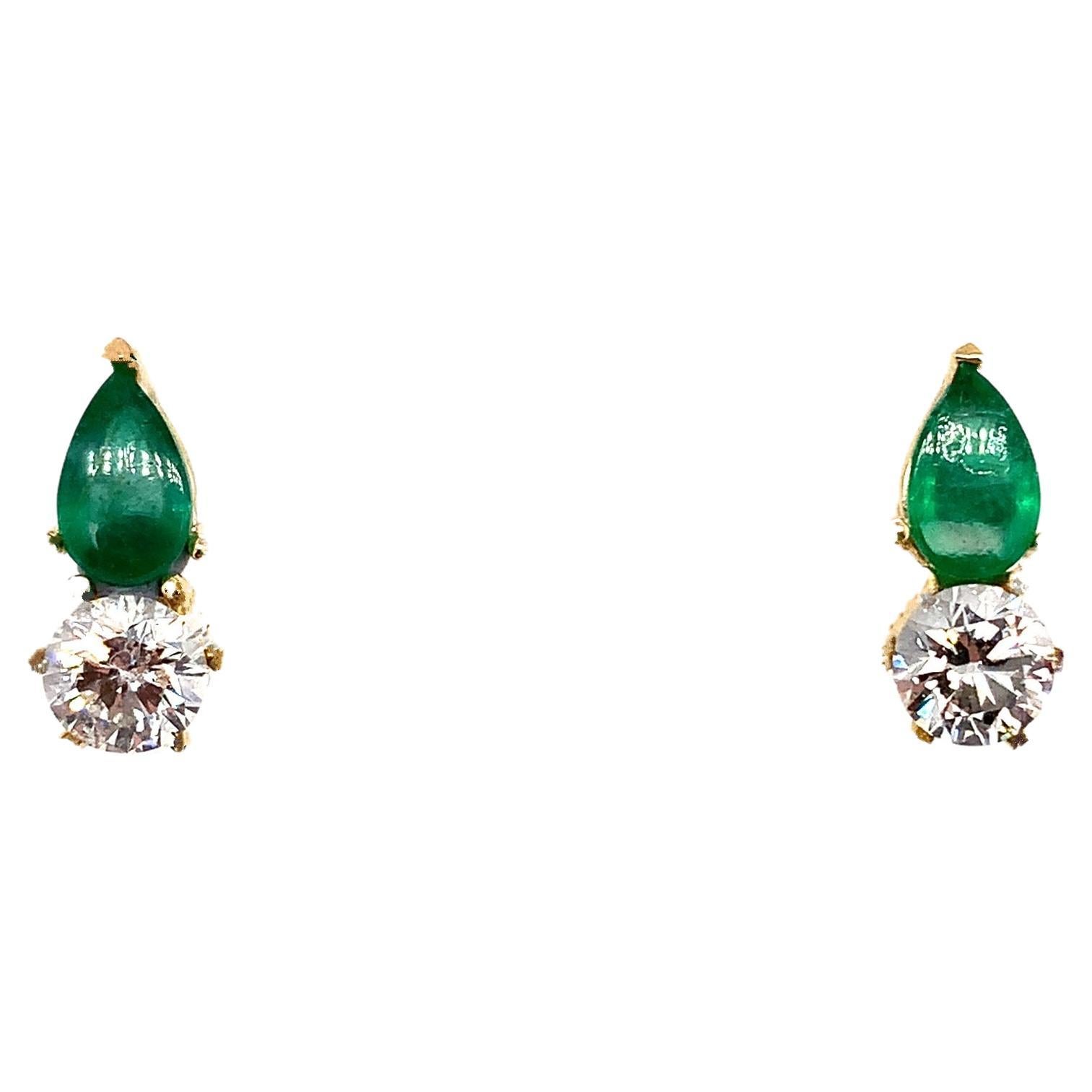 Diamond and green emerald art deco stud earrings 18k yellow gold For Sale