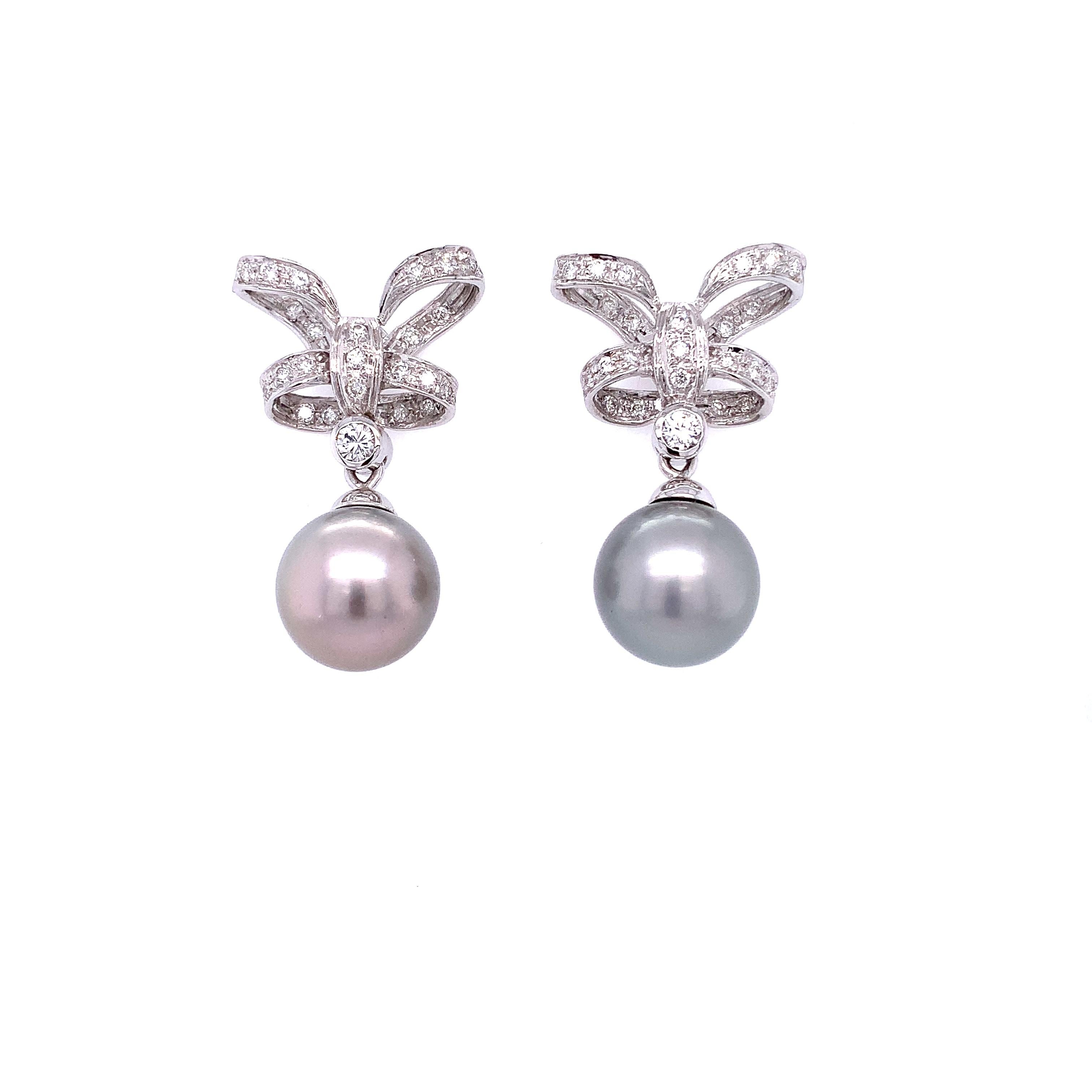 Round Cut Diamond and grey Tahitian Pearl drop earrings 18k white gold For Sale