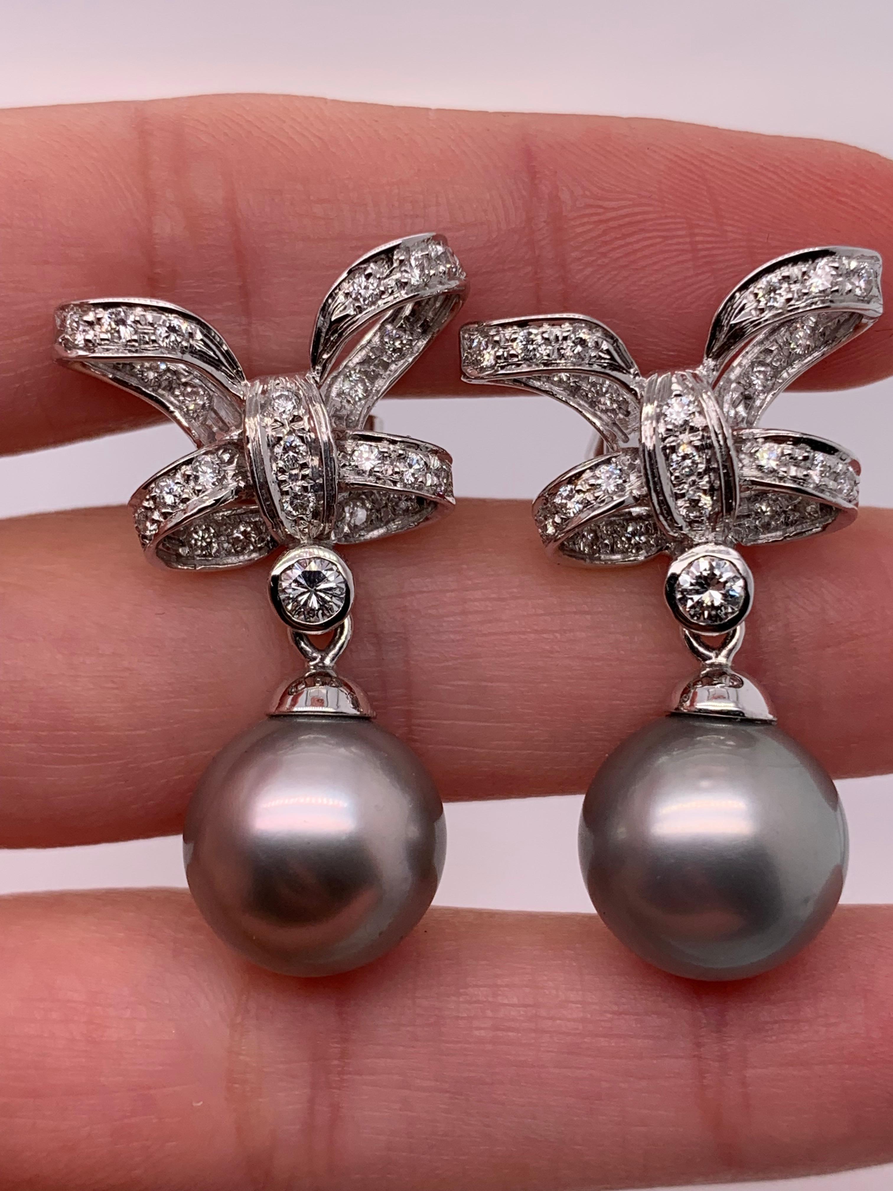Diamond and grey Tahitian Pearl drop earrings 18k white gold In New Condition For Sale In London, GB