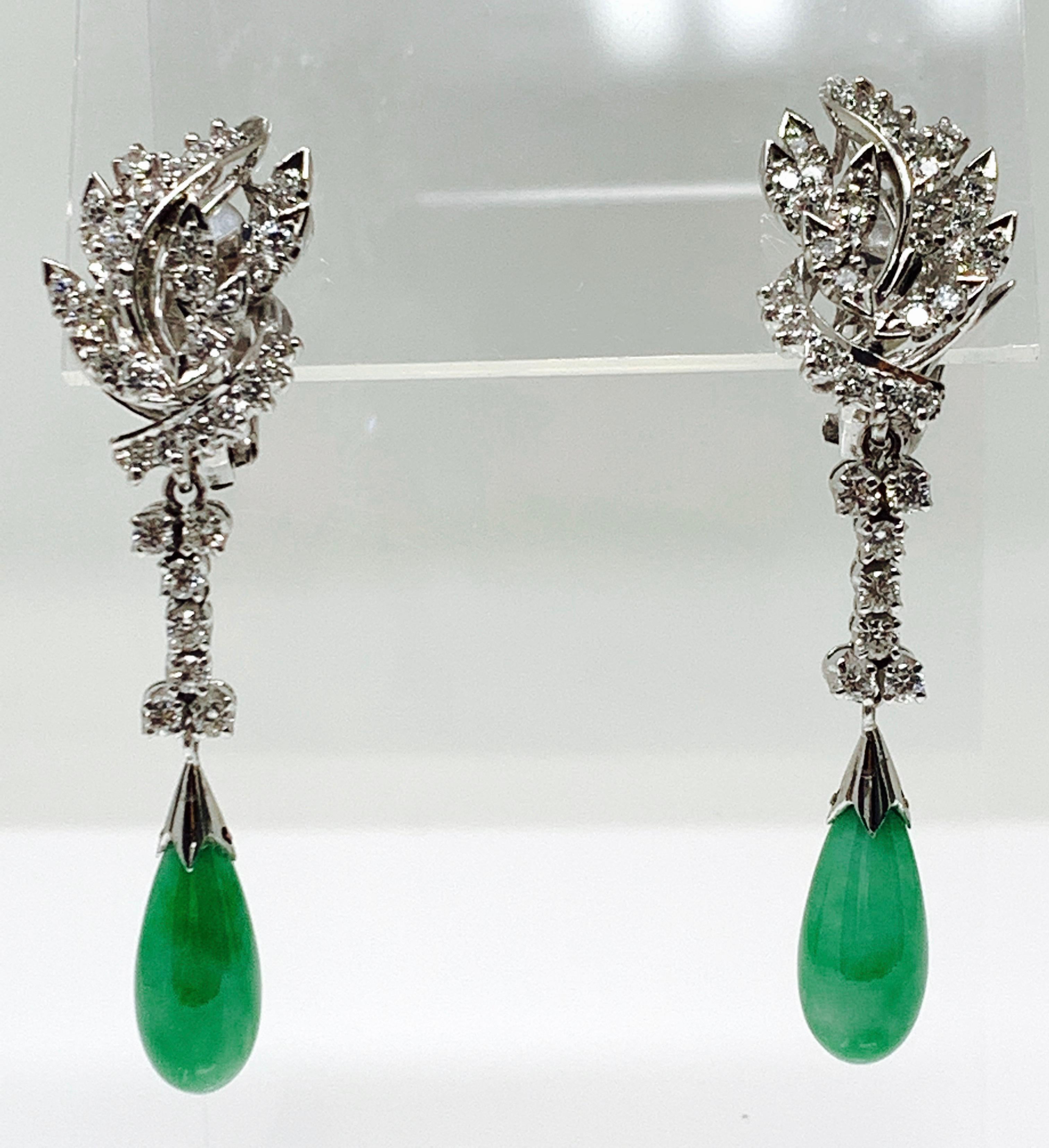 Diamond and Jade Drop Earrings in 18 Karat White Gold In New Condition For Sale In New York, NY