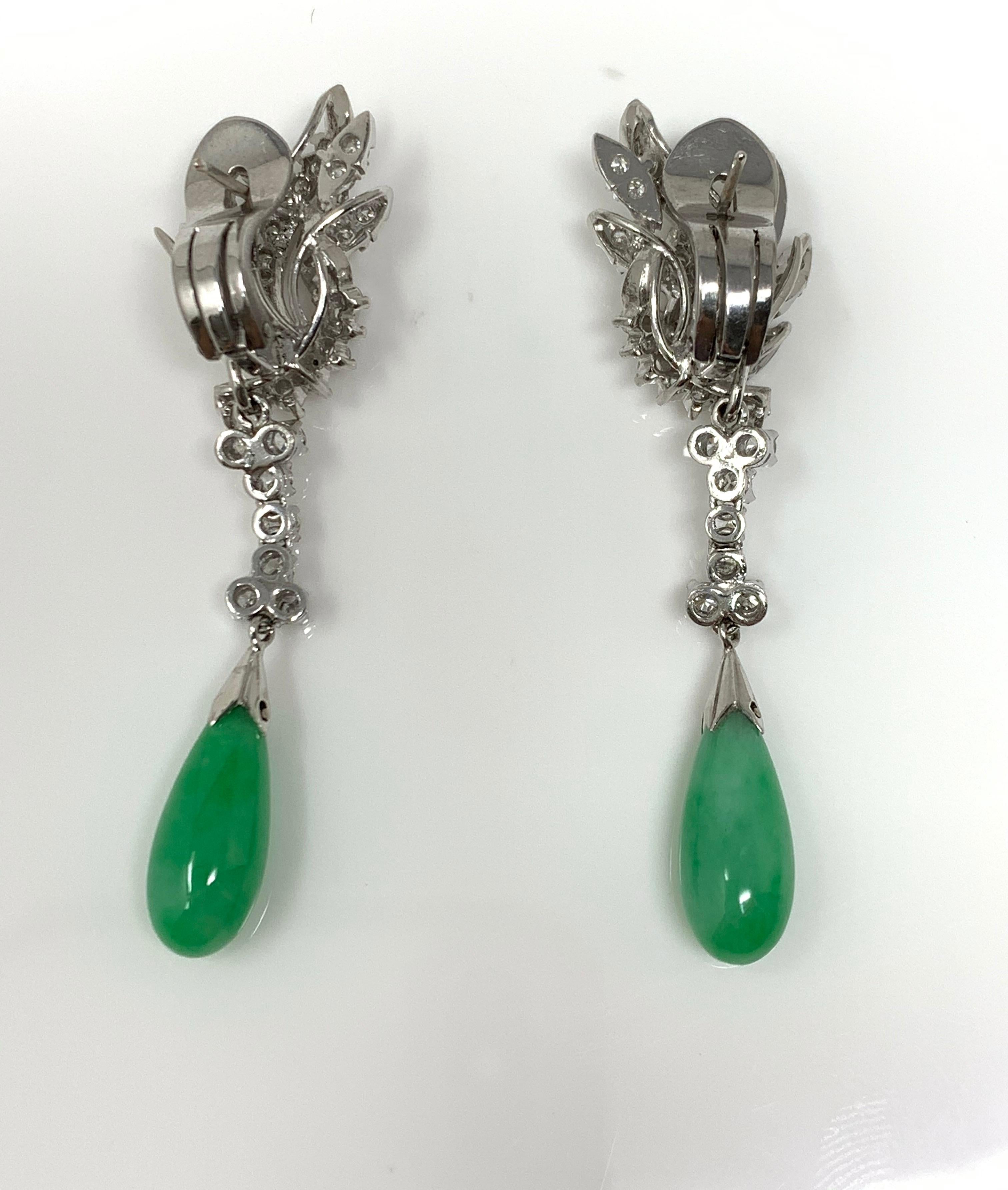 Diamond and Jade Drop Earrings in 18 Karat White Gold For Sale 1