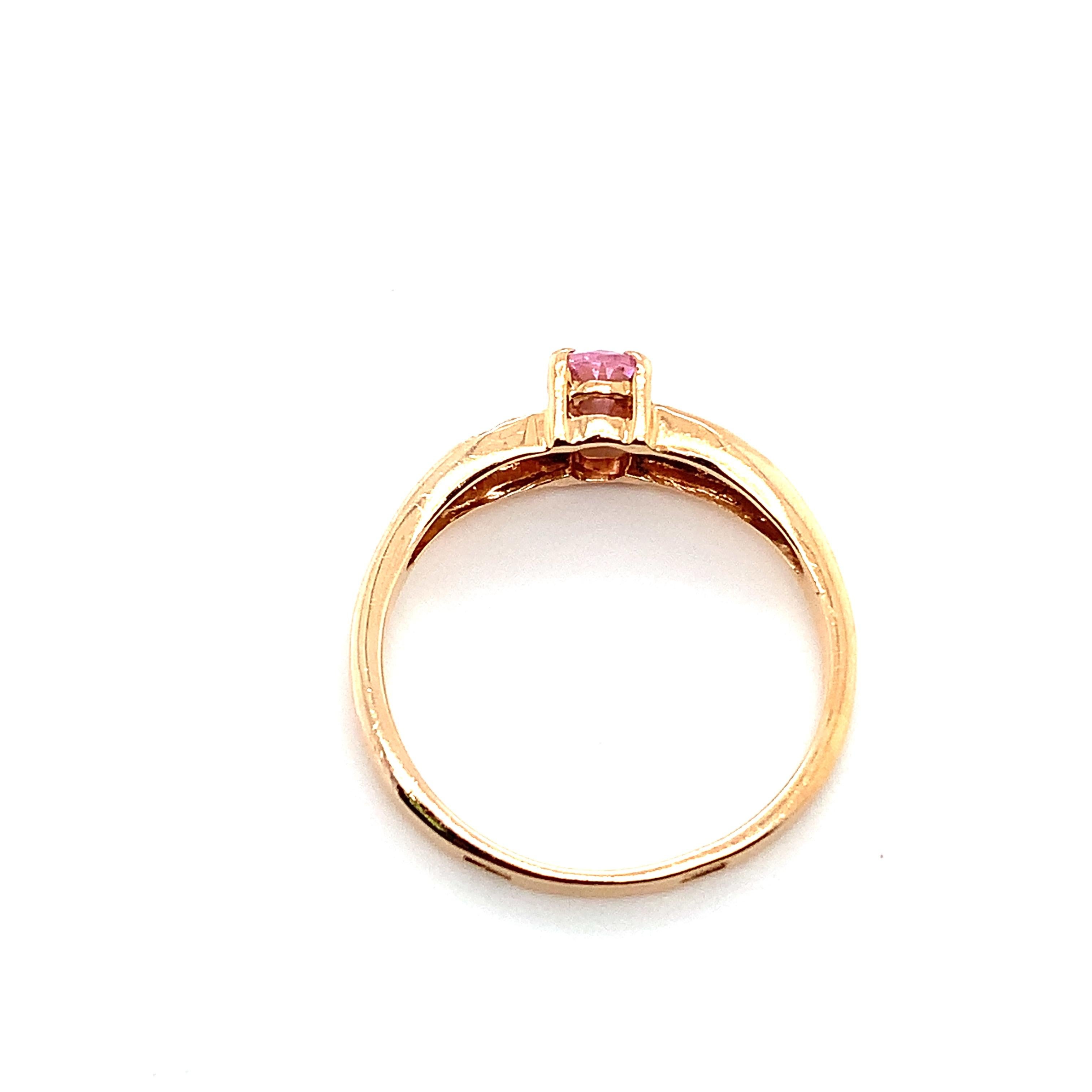 Taille ovale Bague de fiançailles solitaire en or jaune 14 carats avec diamants et morganite en vente