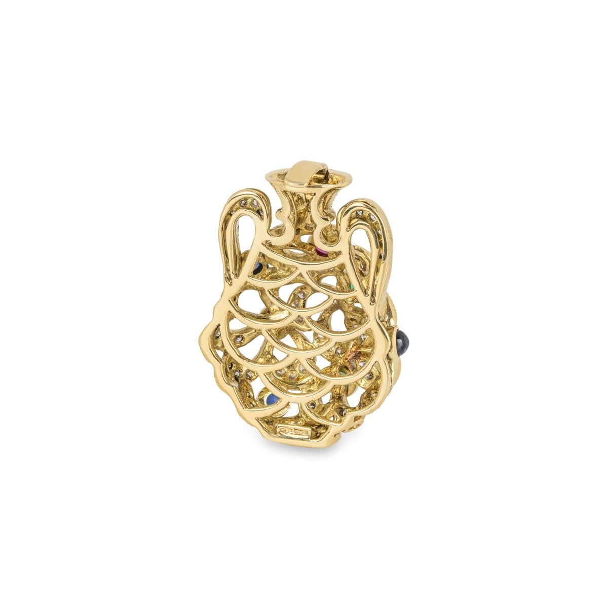 Taille ronde Pendentif vase en or jaune et multi-pierres diamants, saphirs et rubis en vente