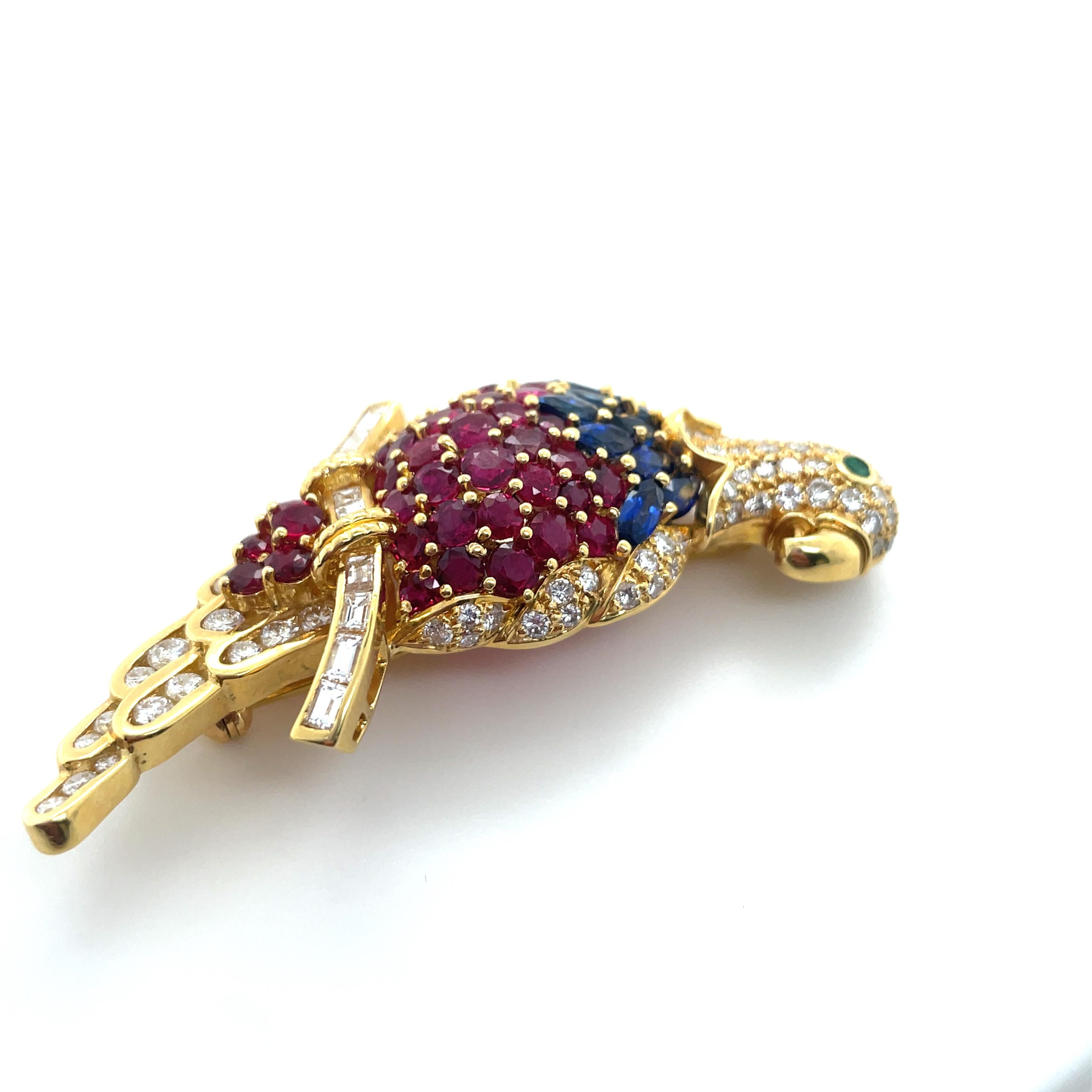 Broche de diamantes y loro multigem en Excelente estado para la venta en Chicago, IL
