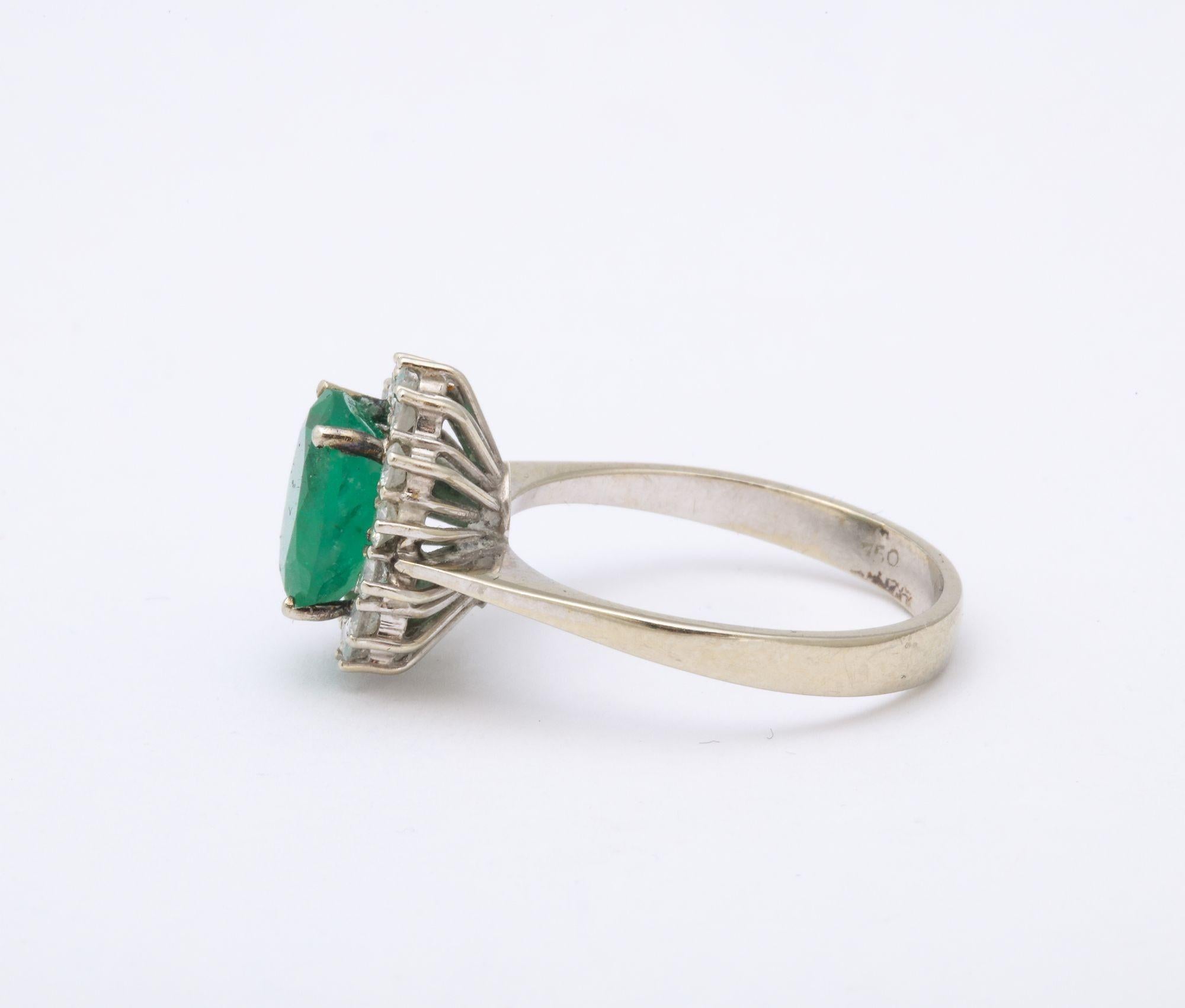 Diamond and Natural Emerald Gold Ring In Good Condition For Sale In New York, NY