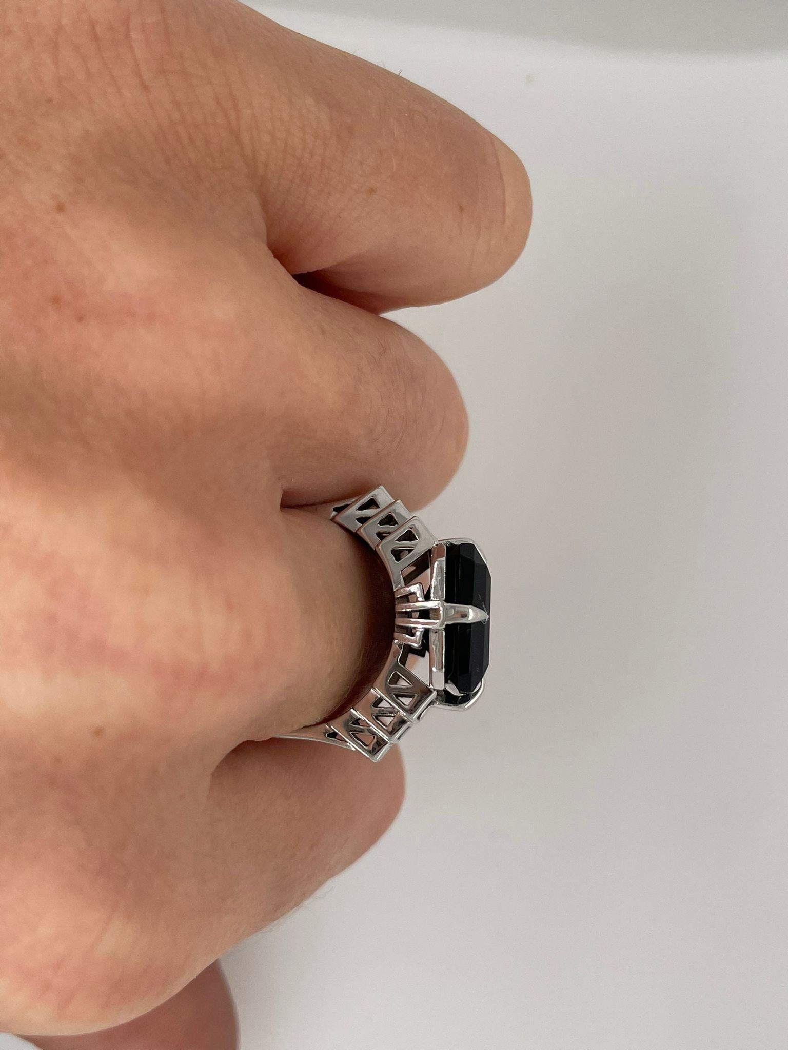 For Sale:  Diamond and Onyx Art Deco Ring with Baguette Diamonds 16