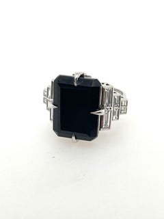 Anello Art Deco con diamanti e onice e diamanti baguette
