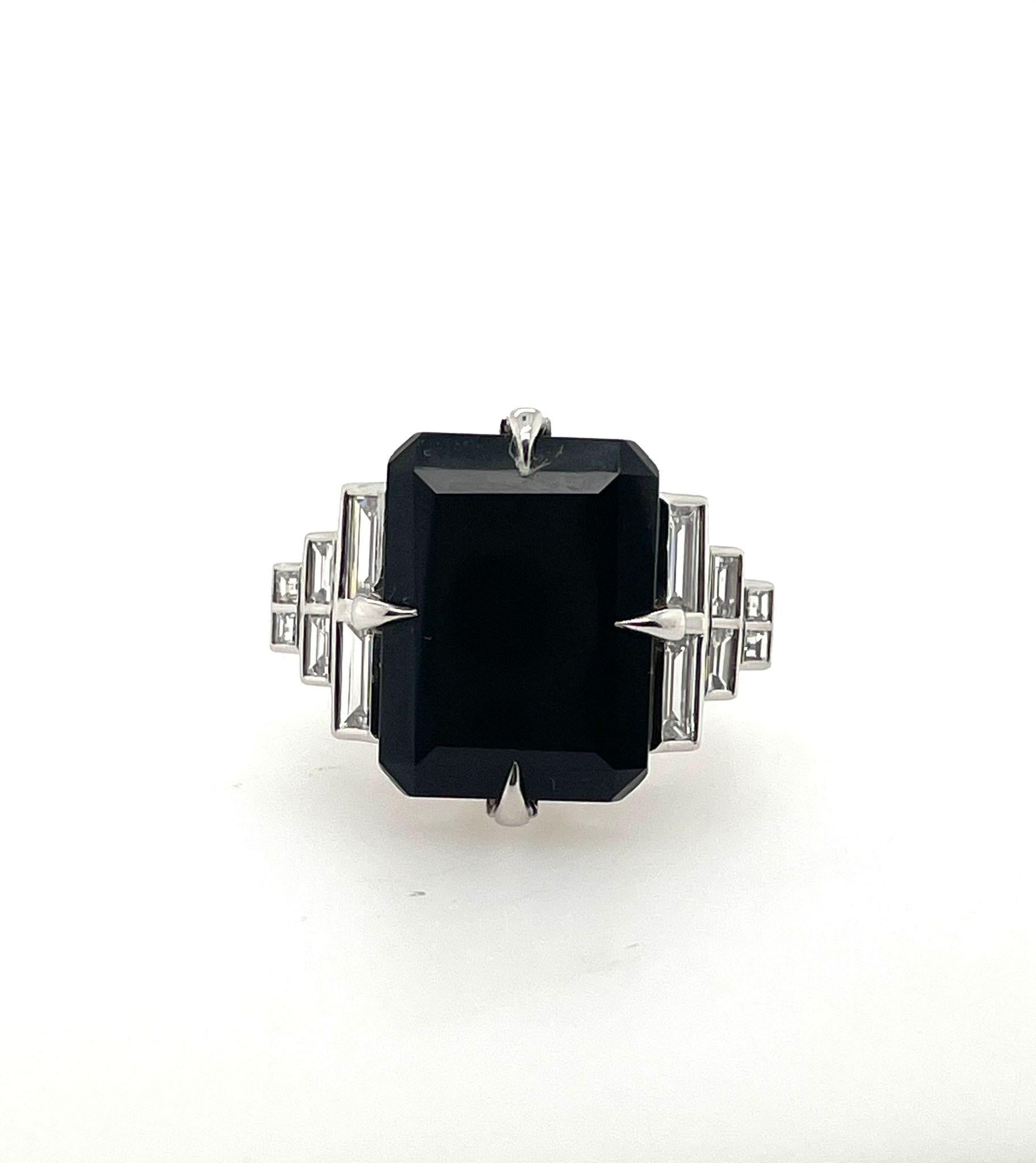 in vendita:  Anello Art Deco con diamanti e onice e diamanti baguette 3