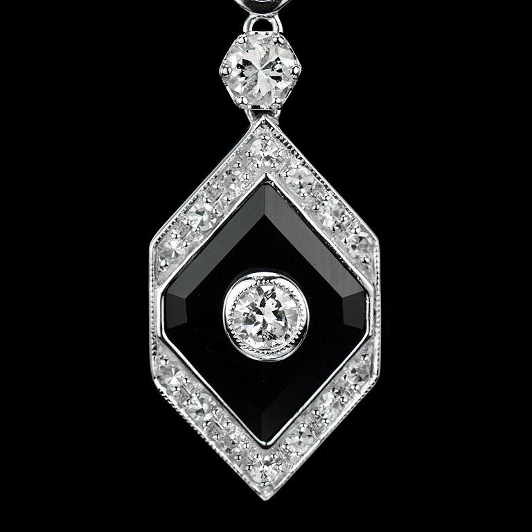 Orecchini a goccia in stile Art Déco con diamanti e onice in oro bianco 18 carati in vendita 2