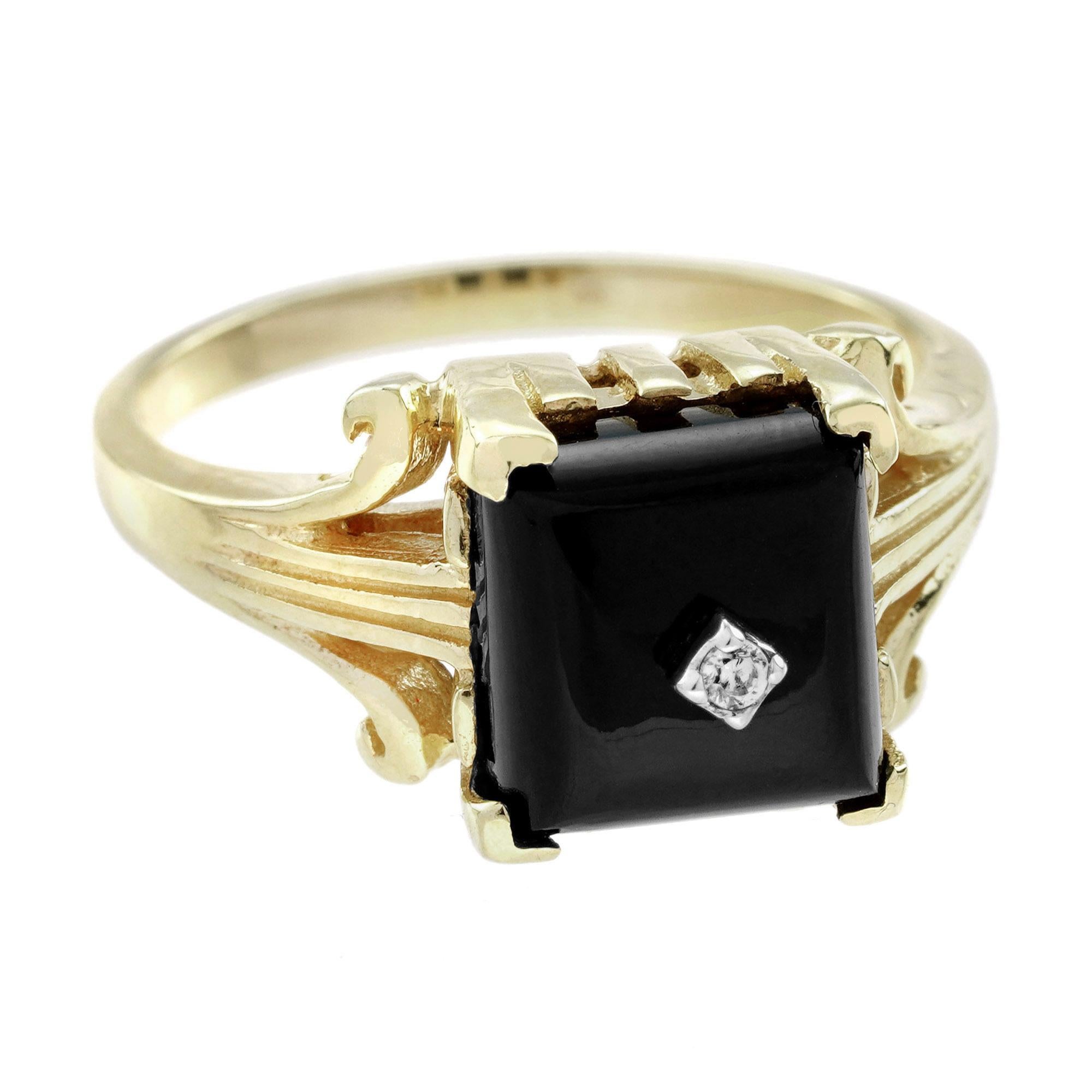 Round Cut Diamond and Onyx Art Deco Style Ring in 14K Yellow Gold For Sale