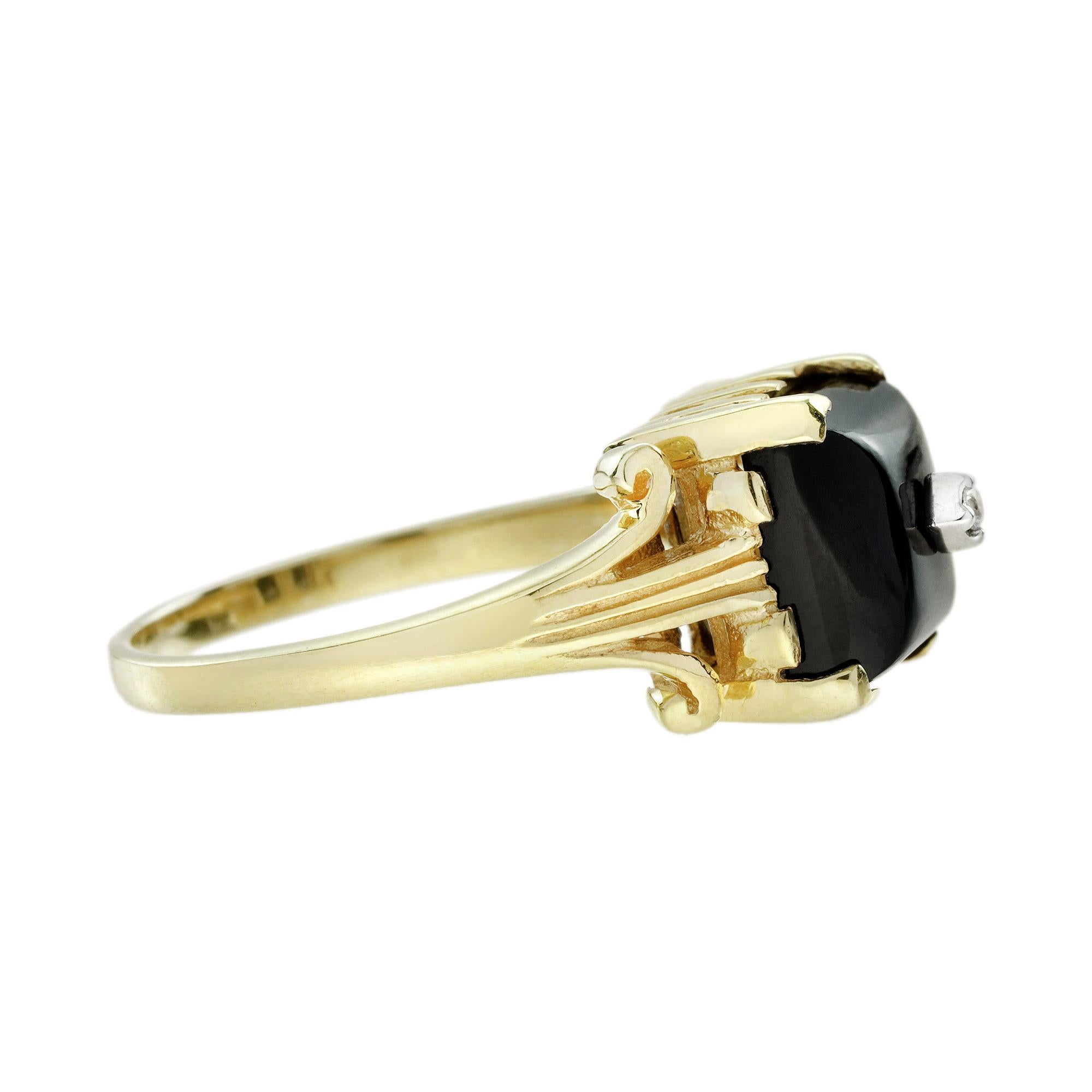 Diamond and Onyx Art Deco Style Ring in 14K Yellow Gold In New Condition For Sale In Bangkok, TH