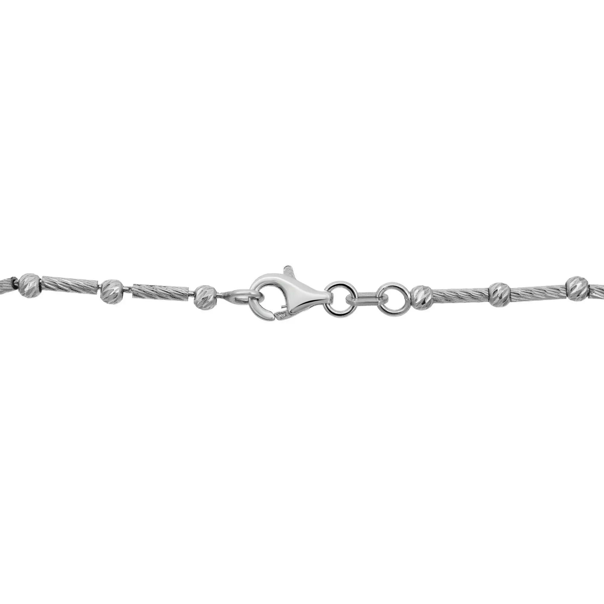 Collana con ciondolo circolare con diamanti e onice a forma di farfalla in oro bianco 18 carati da 2,25 carati In condizioni Nuovo in vendita a New York, NY