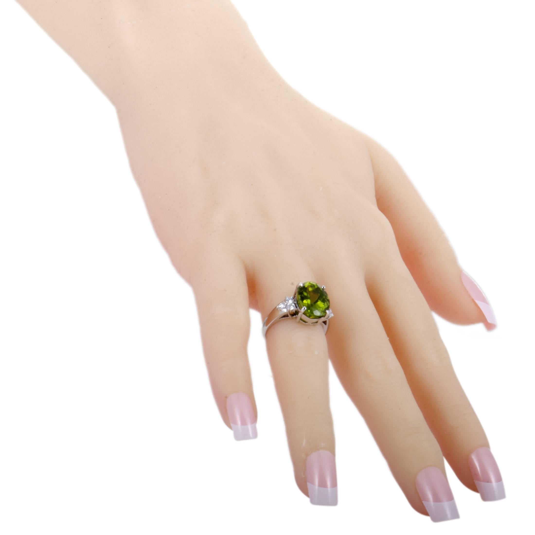 Diamond and Oval Peridot Platinum Ring In Excellent Condition In Southampton, PA