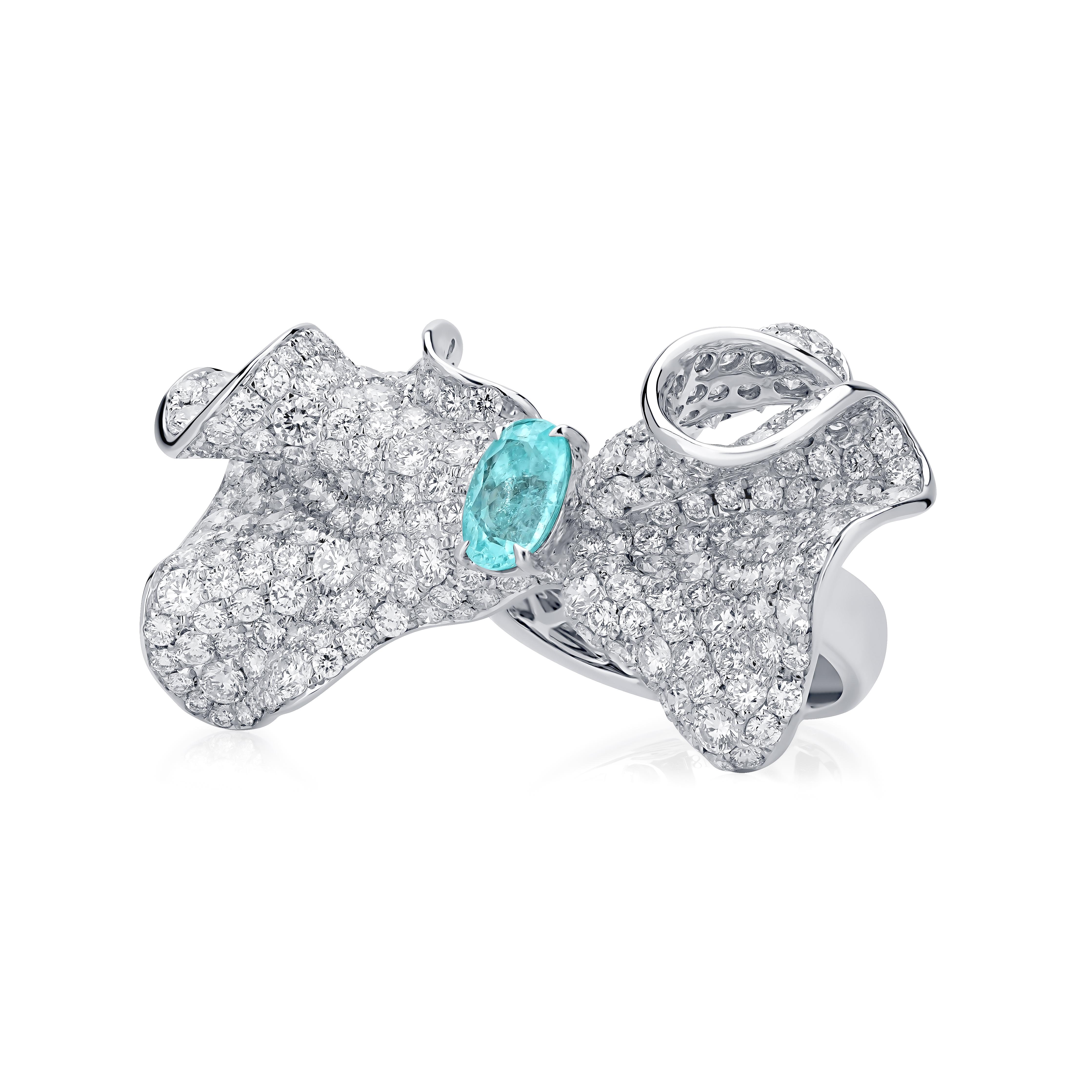 Diamond and Paraiba Bow Ring in 18K White Gold In New Condition In New York, NY
