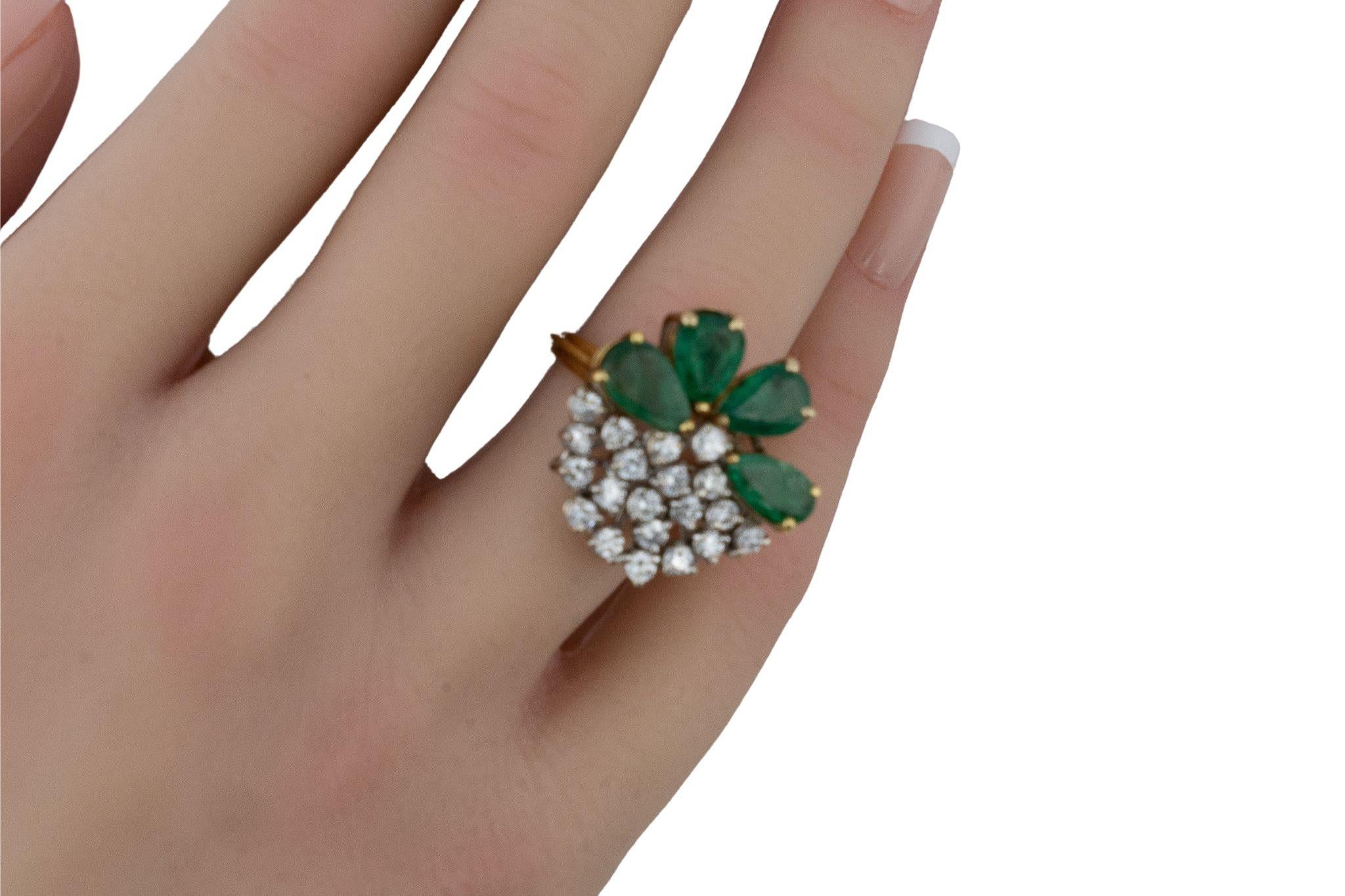 Diamant- und Smaragdblüten-Cluster-Ring in Birnenform (Retro) im Angebot