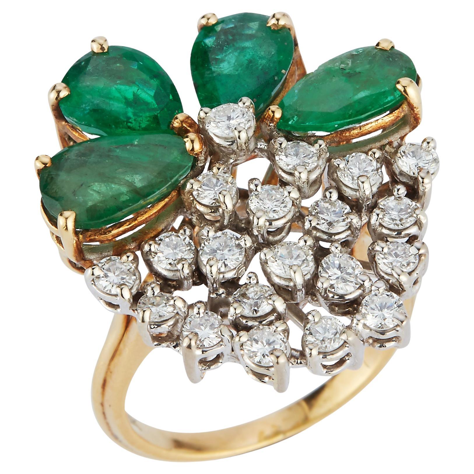 Diamant- und Smaragdblüten-Cluster-Ring in Birnenform im Angebot