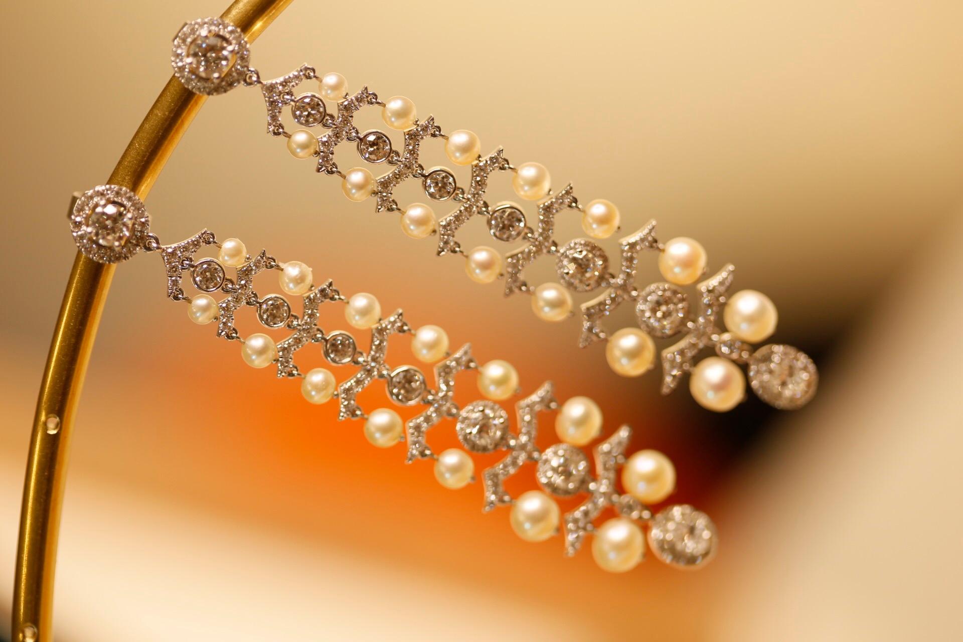 Women's or Men's Diamond and Pearl 18 Karat White Gold Earrings