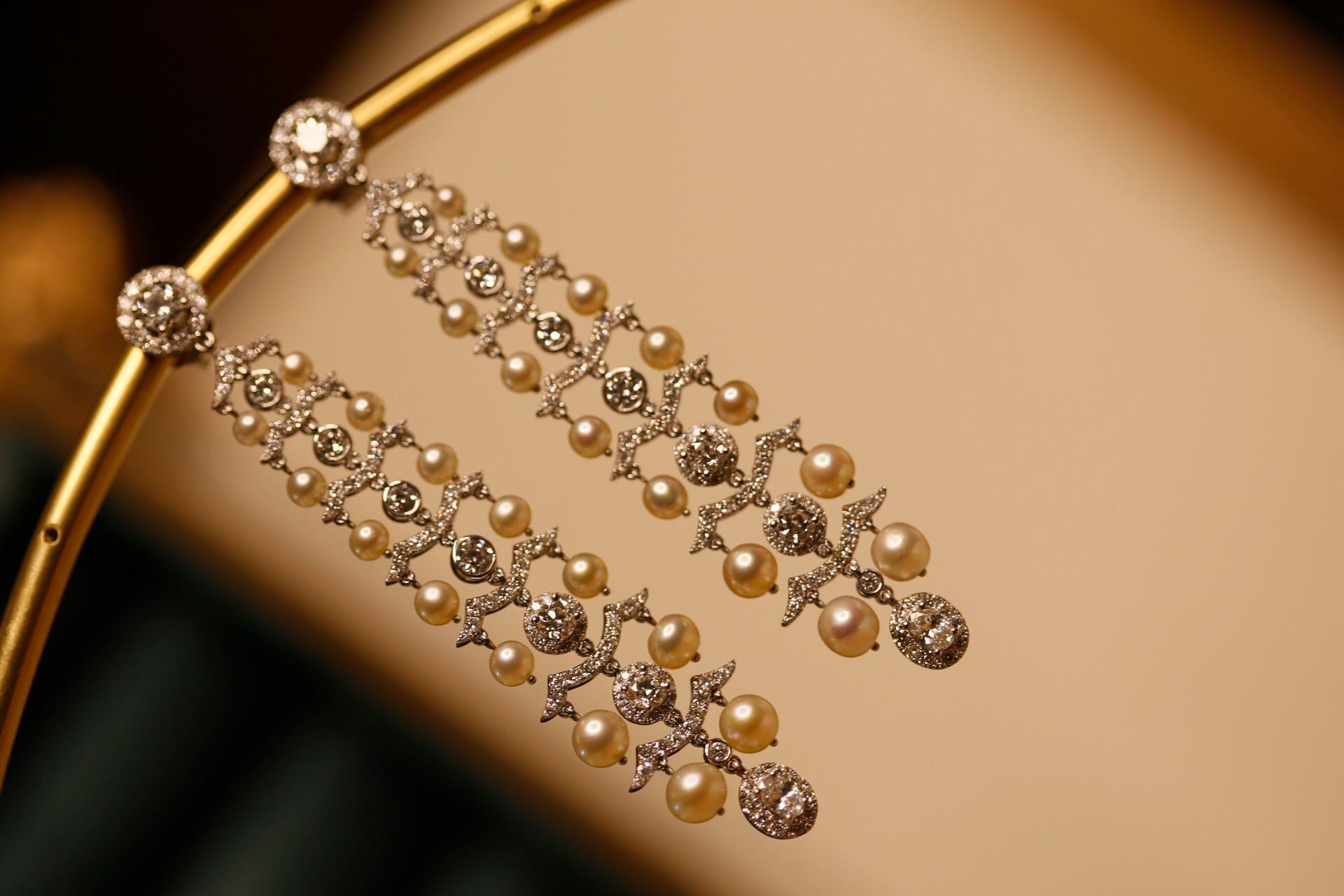 Diamond and Pearl 18 Karat White Gold Earrings 2
